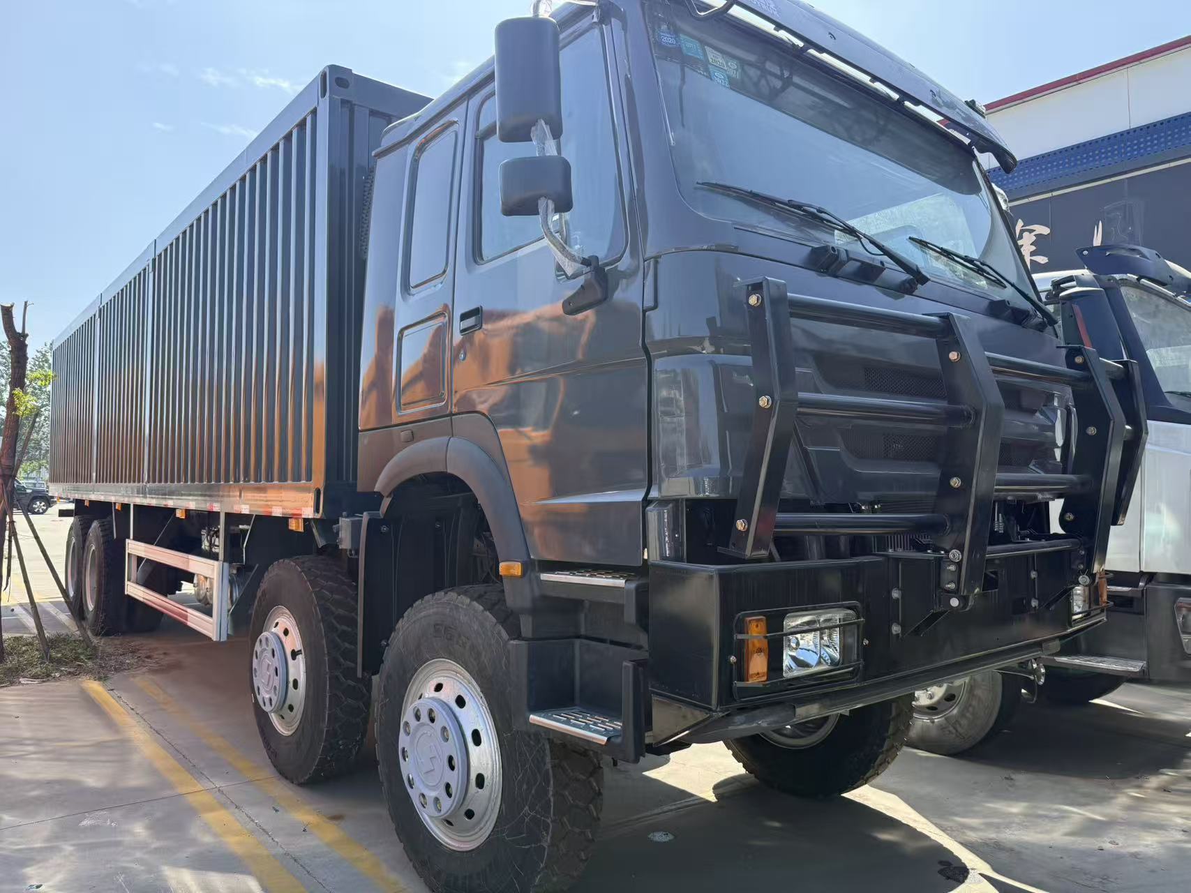 Howo 9.6-meter box truck
