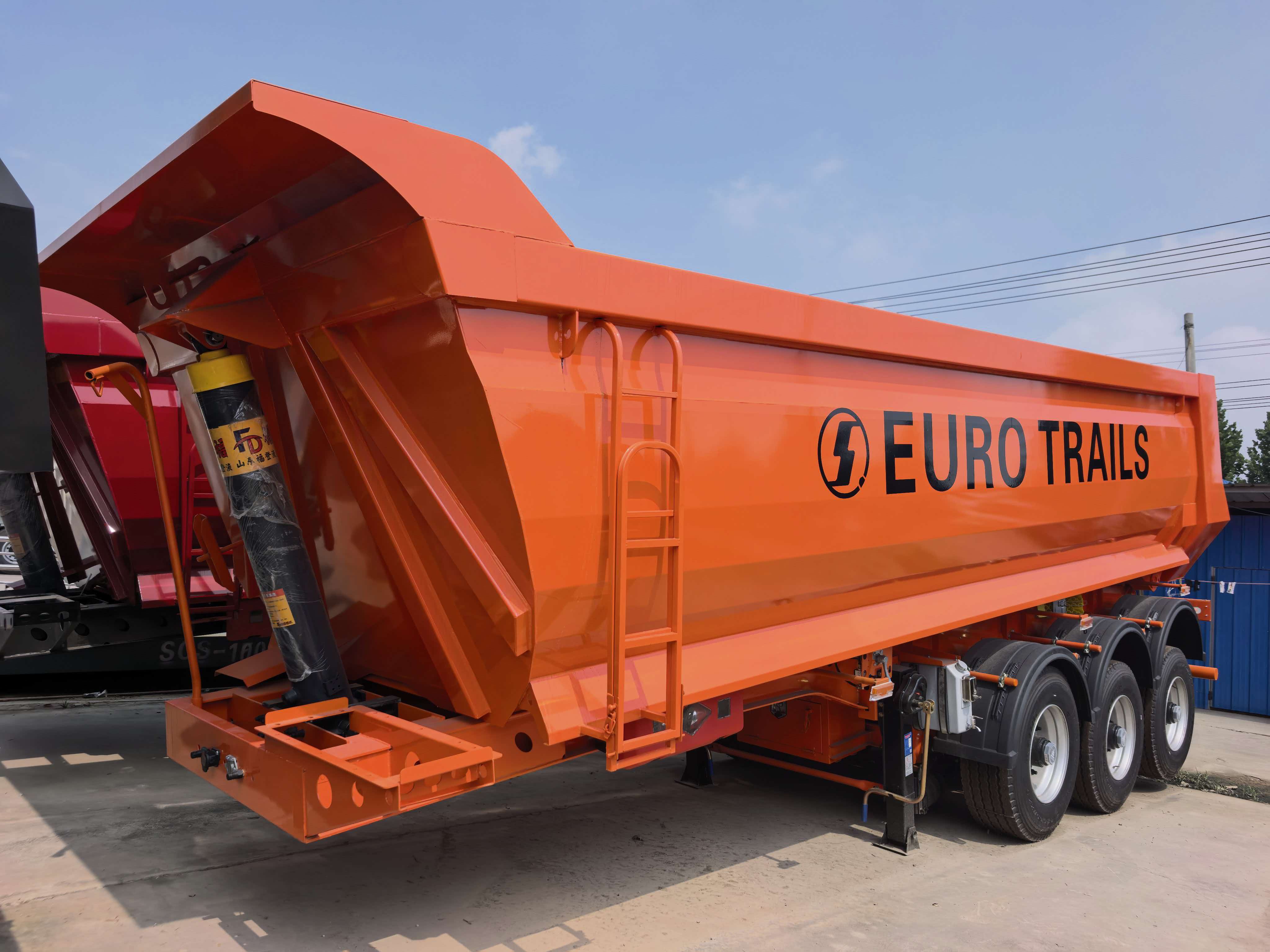End‑dump semi‑trailer