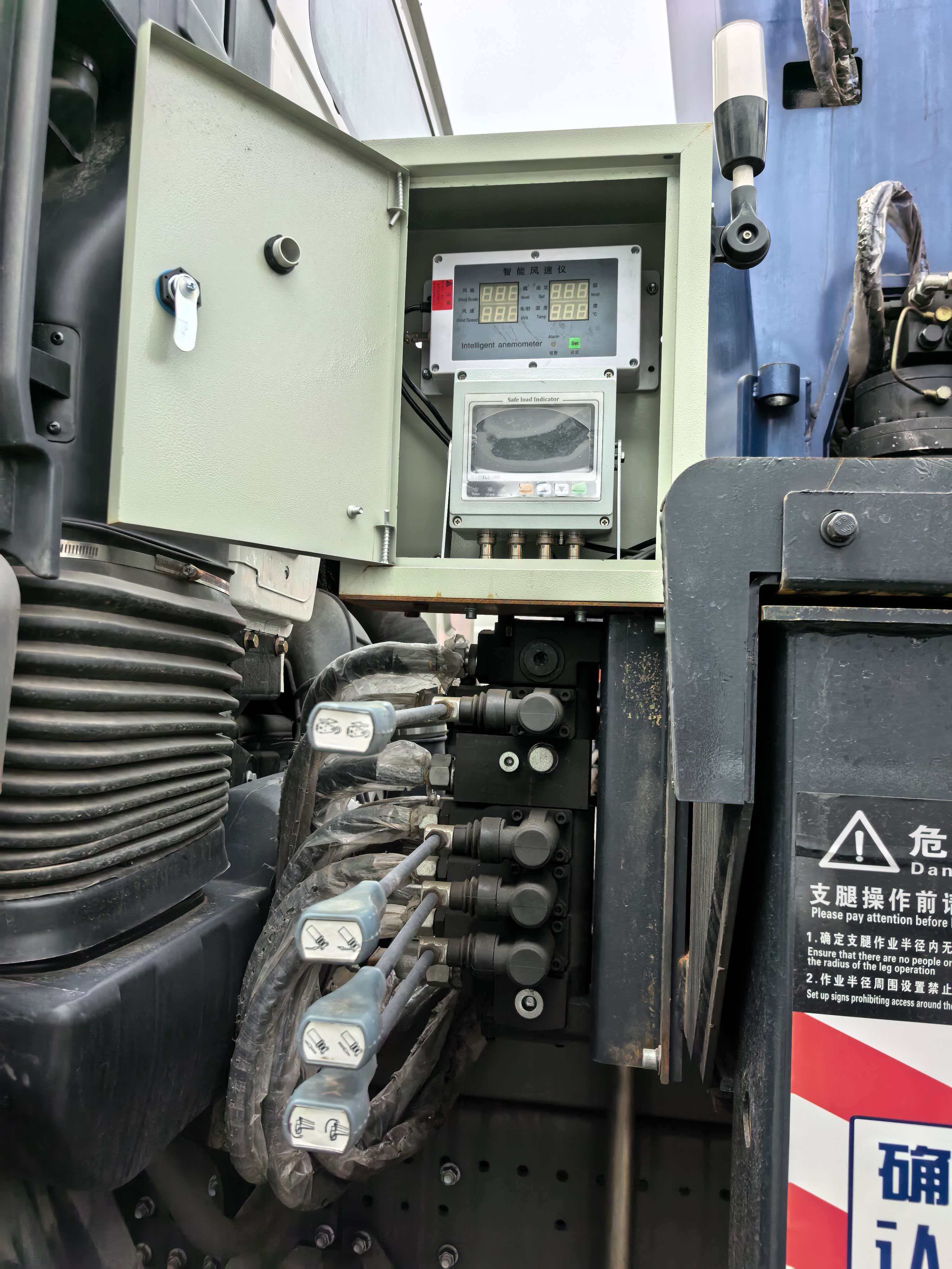 CYTS NX12-ton truck-mounted crane