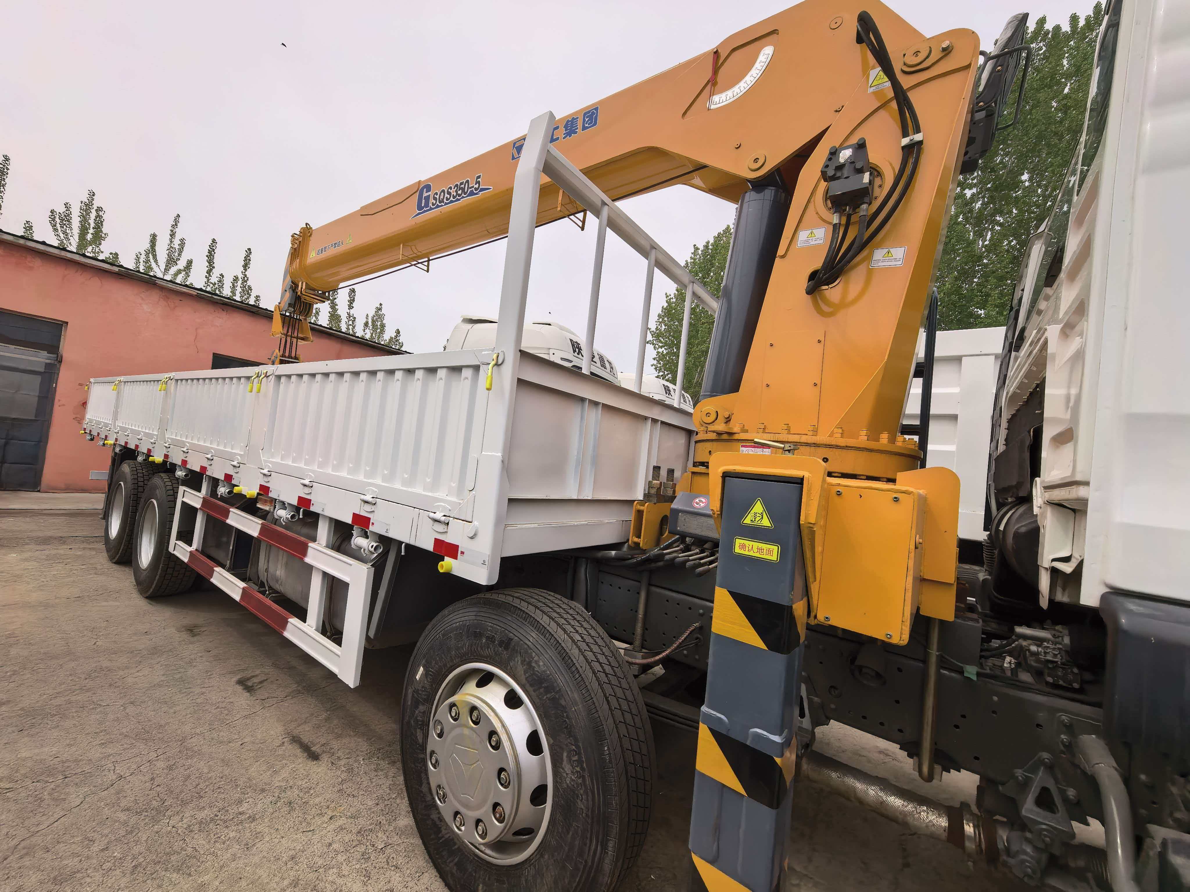 Sinodeka 16-ton truck-mounted crane