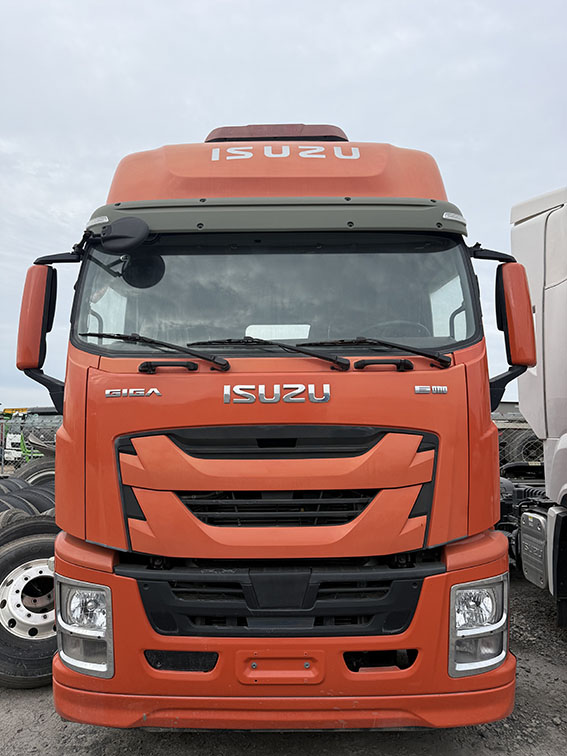 Isuzu tractor