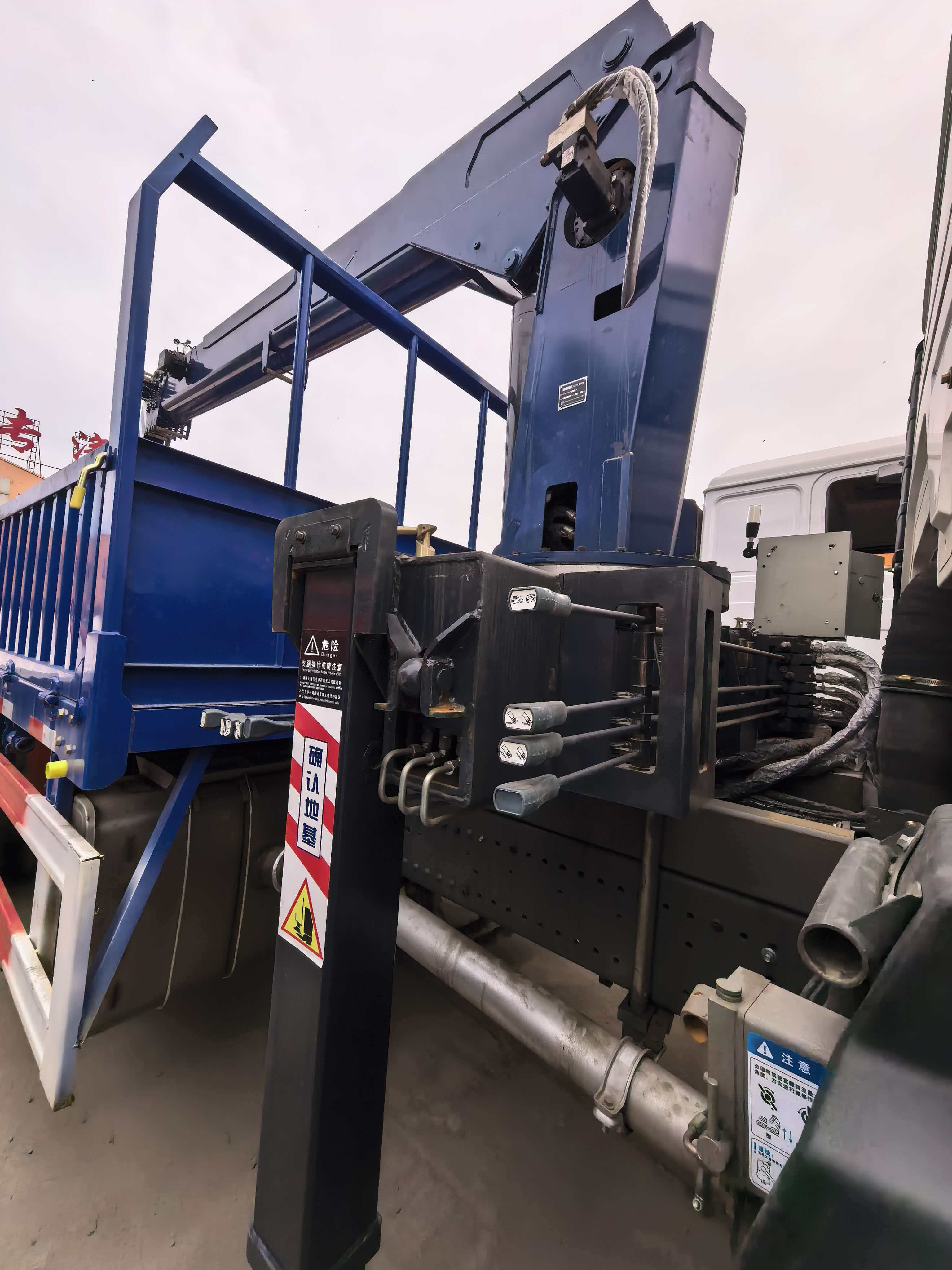 CYTS NX12-ton truck-mounted crane
