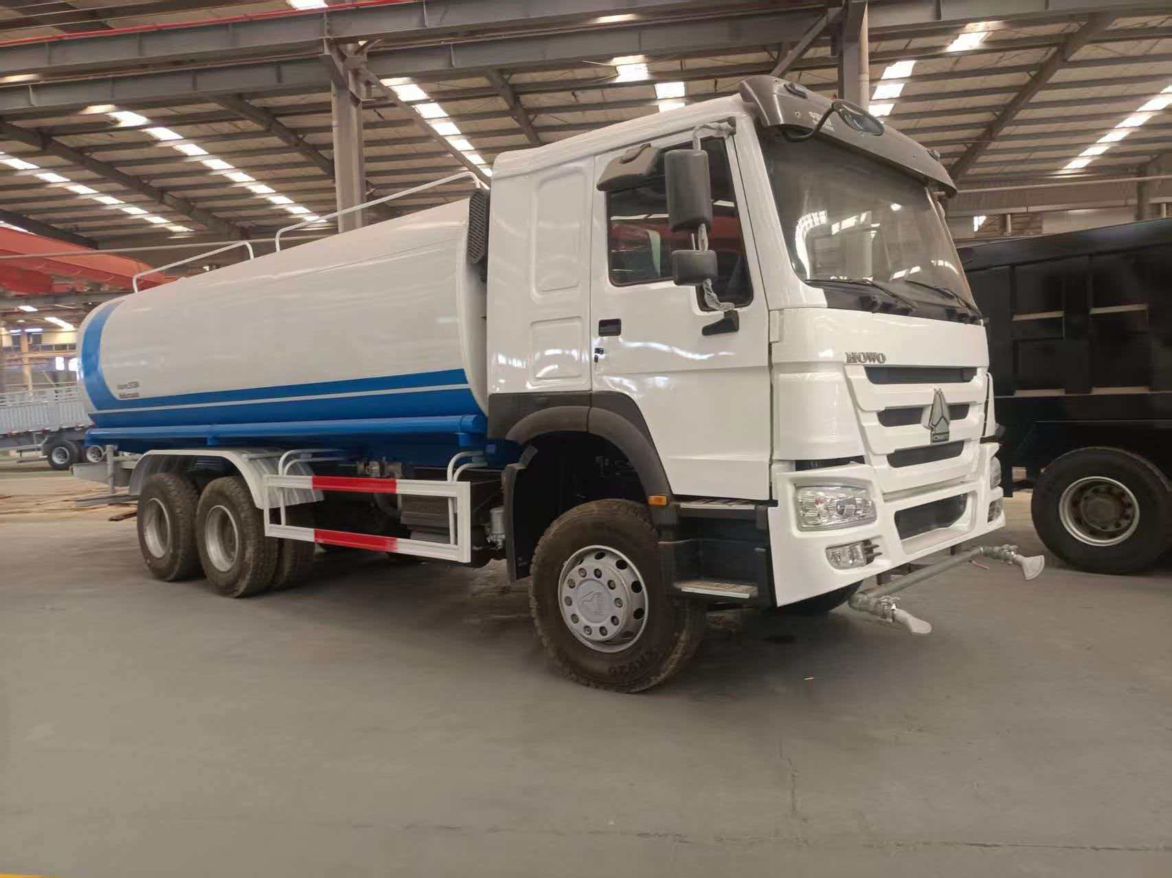 Howo 64 oil tanker
