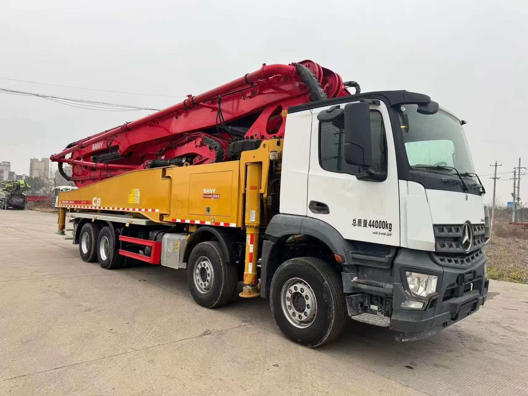 Mercedes chassis, Sany body 62 meters