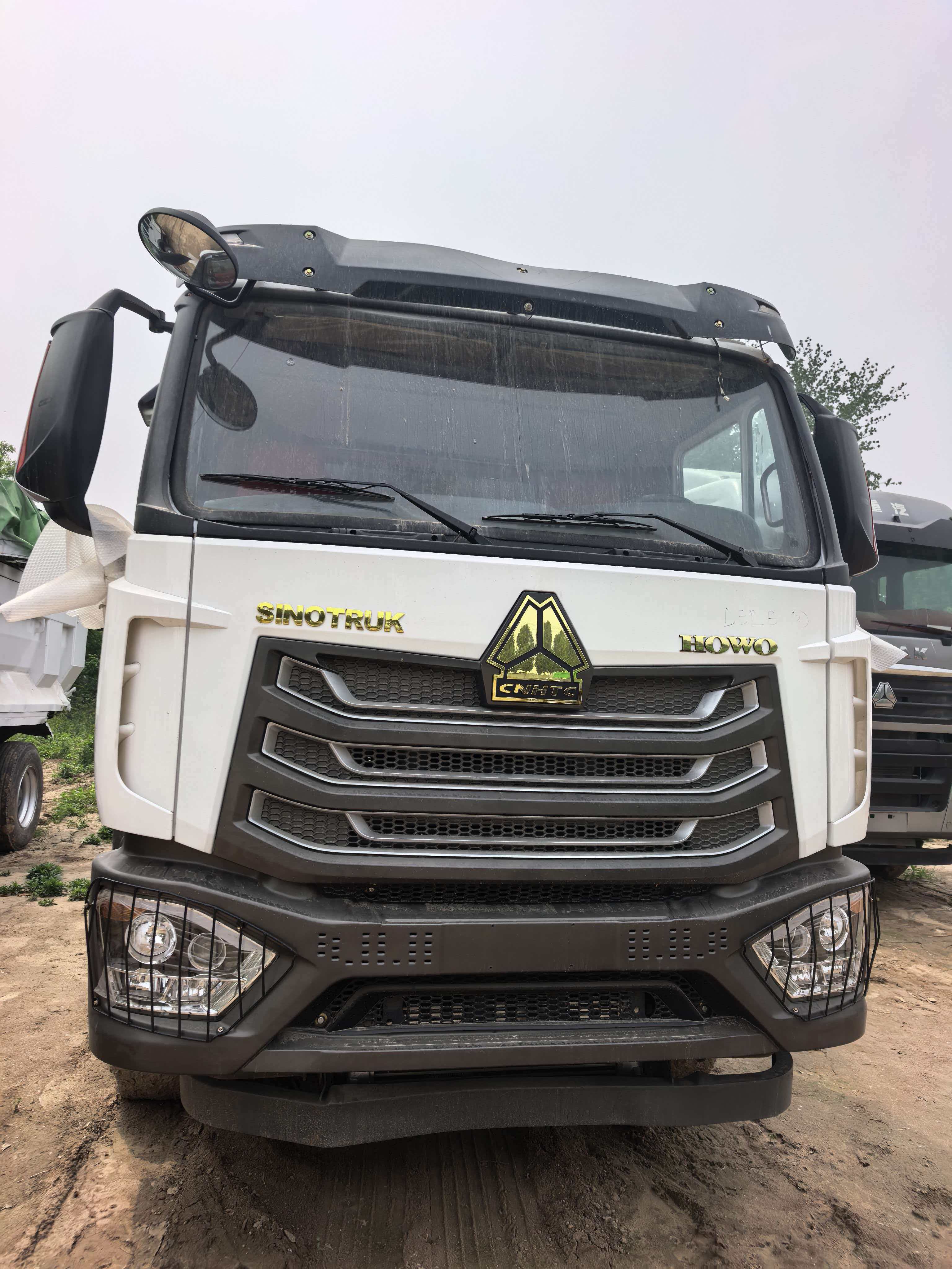 Howo NX CNG tractor unit.
