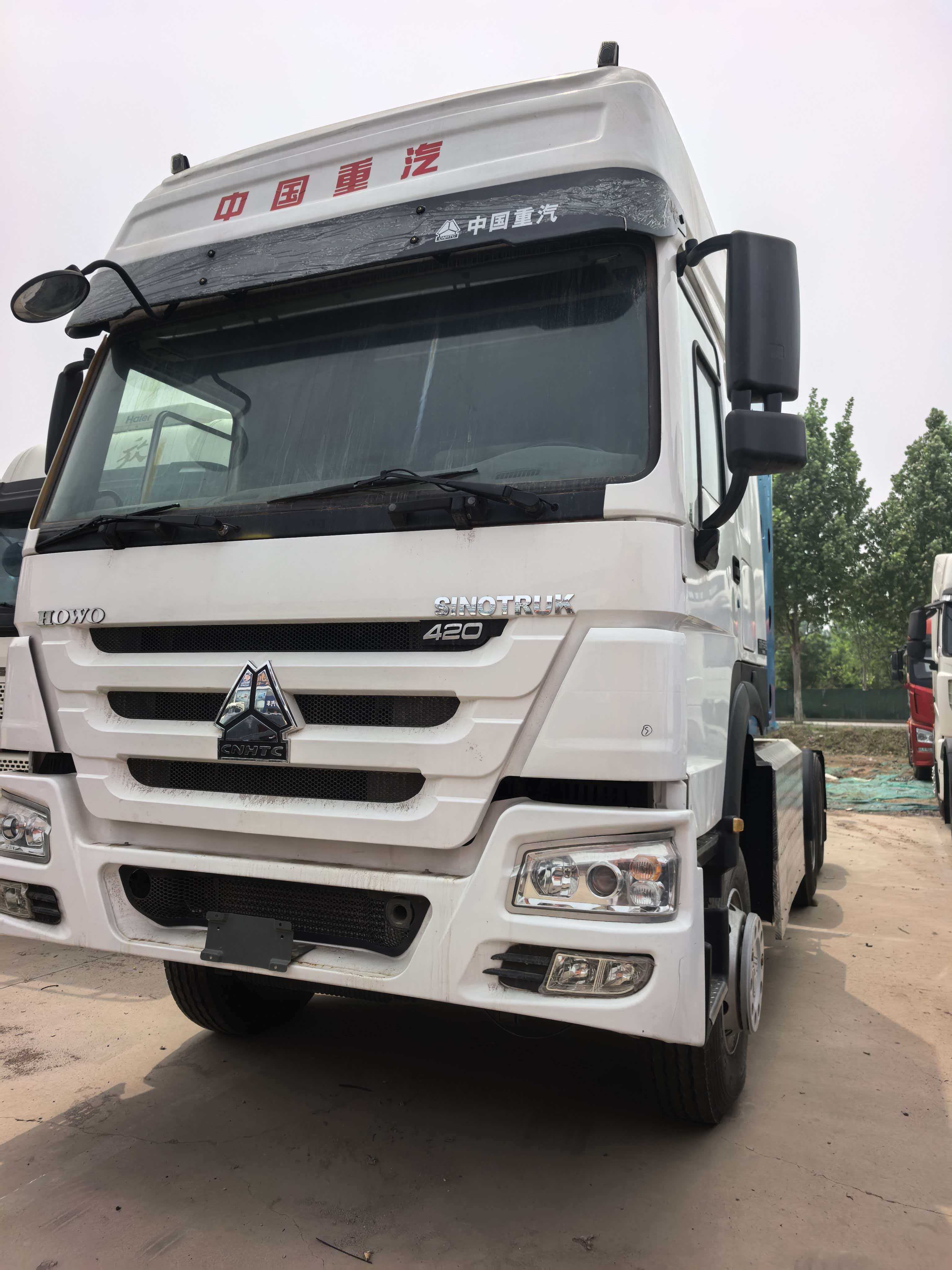 Howo CNG tractor unit.