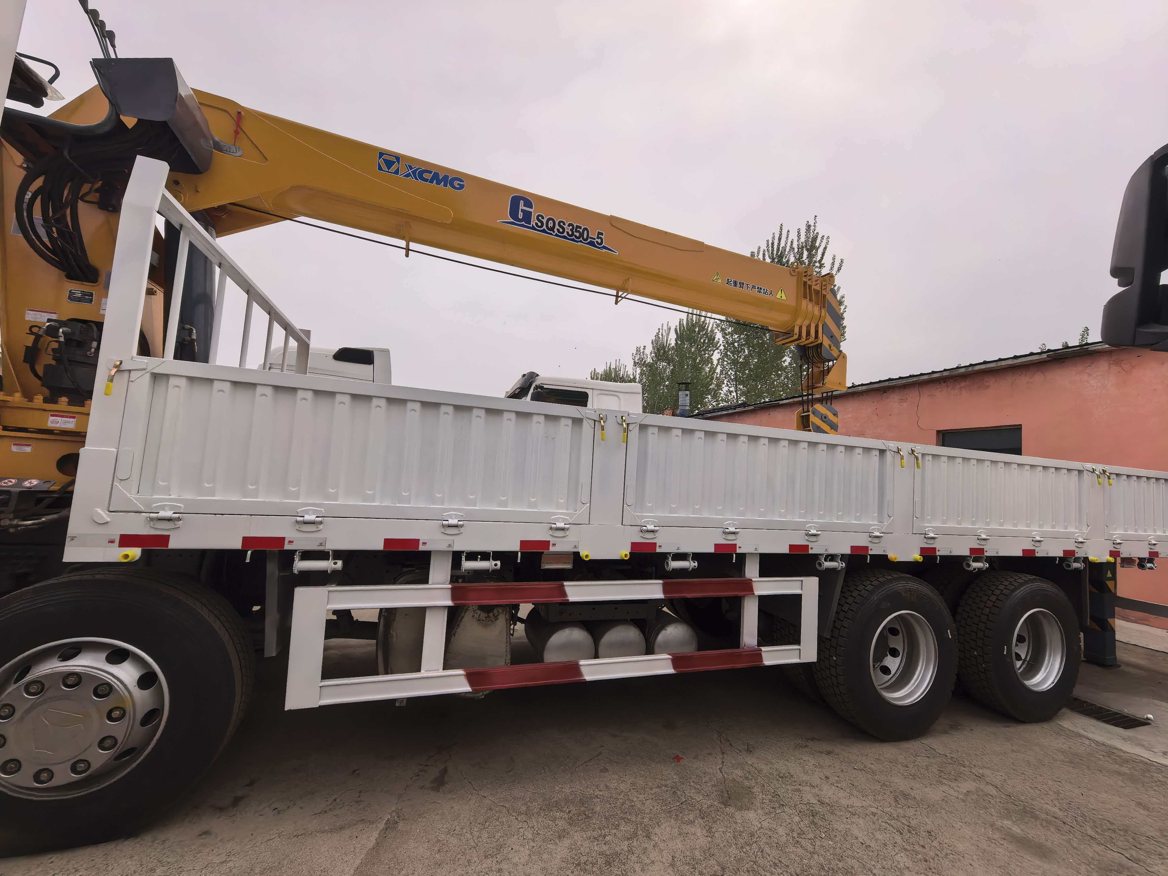 Sinodeka 16-ton truck-mounted crane