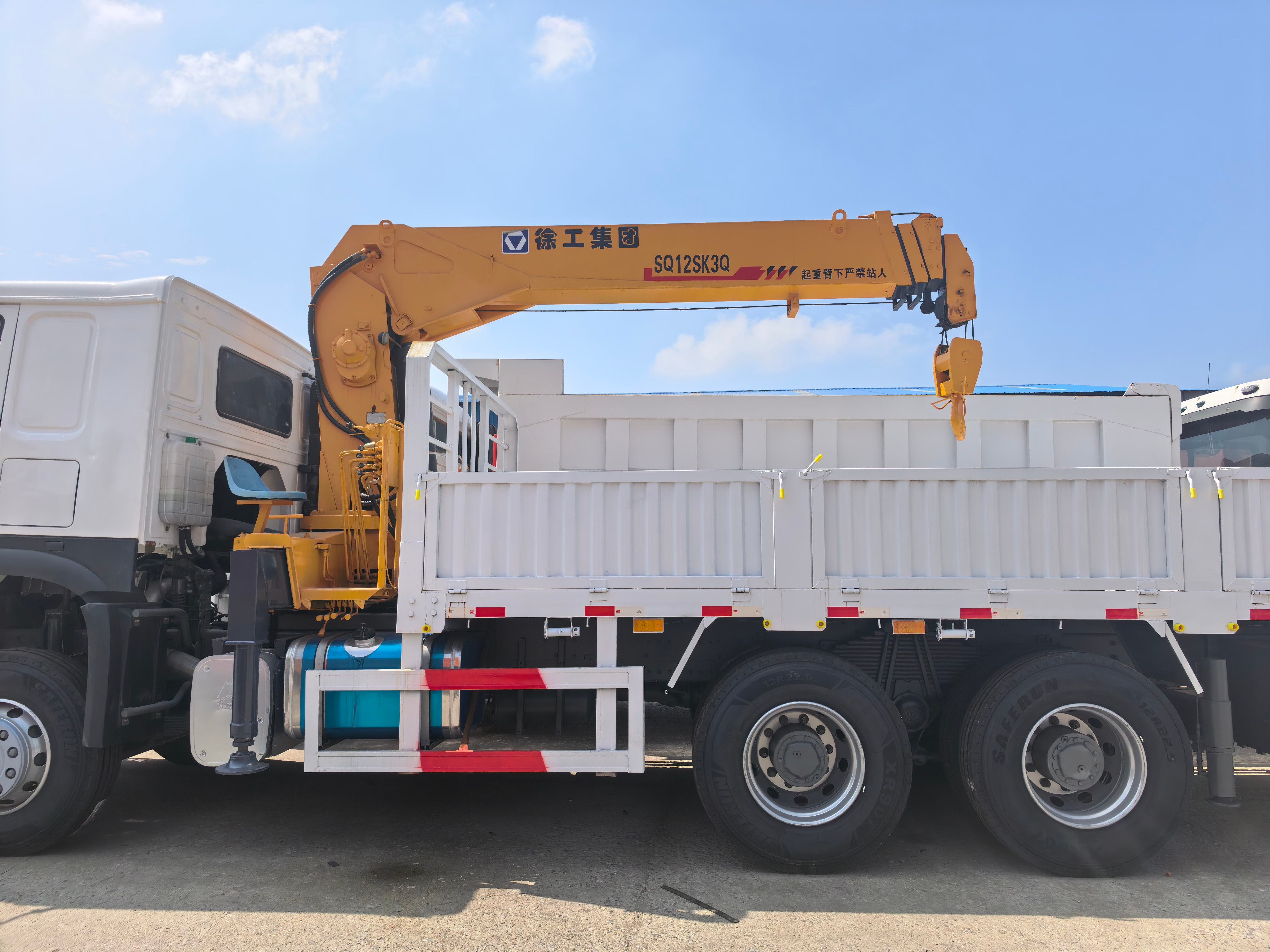 HOWO 371 equipped with XCMG truck-mounted crane