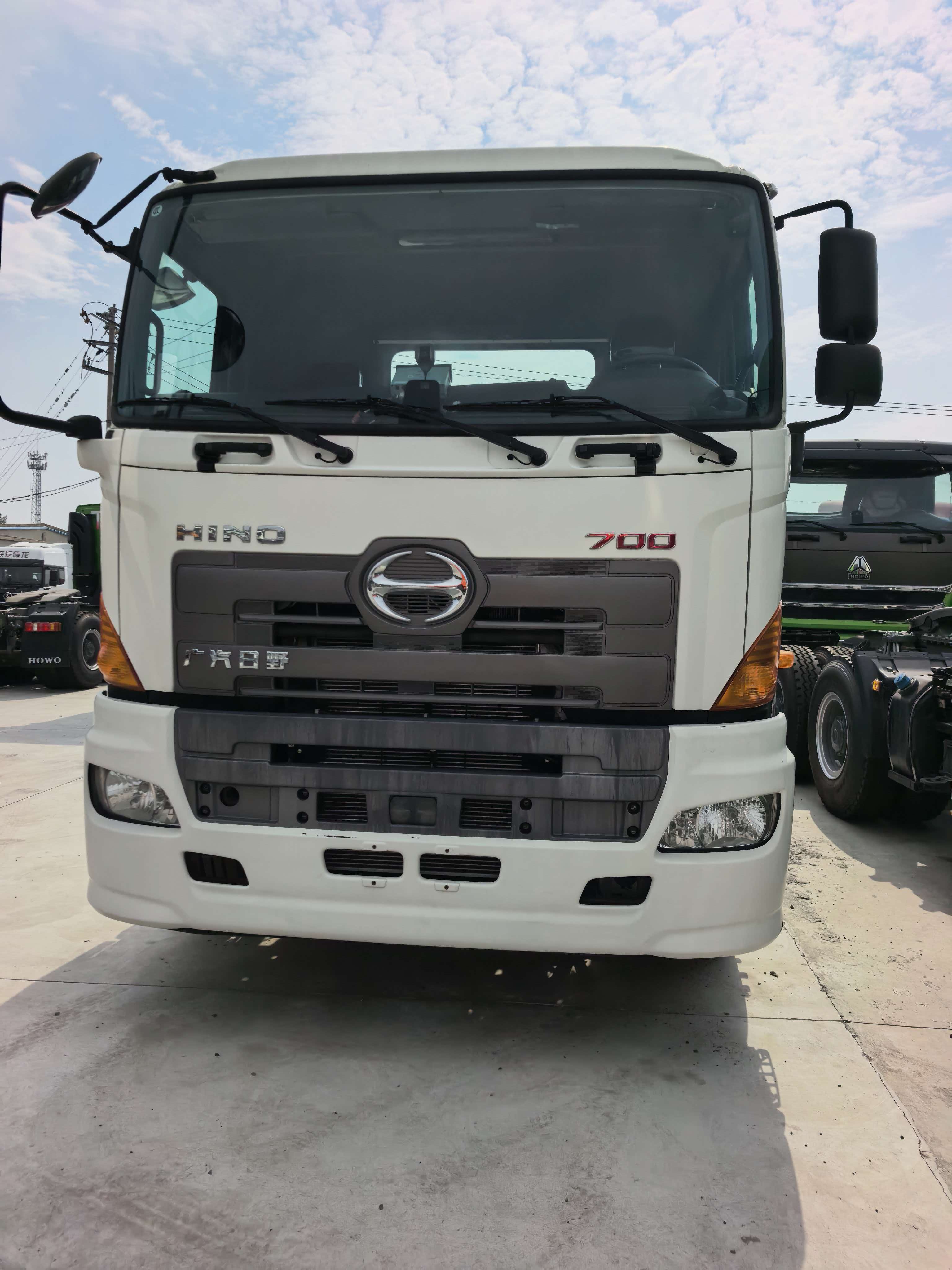 Hino Tractor Unit