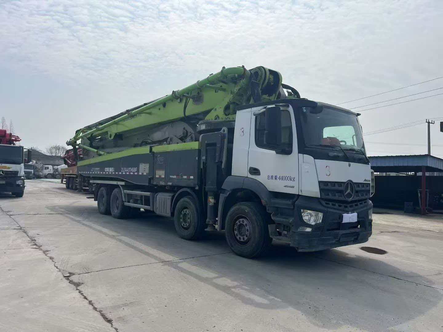 52-meter Mercedes-Benz Zoomlion pump truck