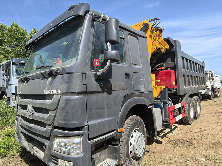 Howo dump truck with crane