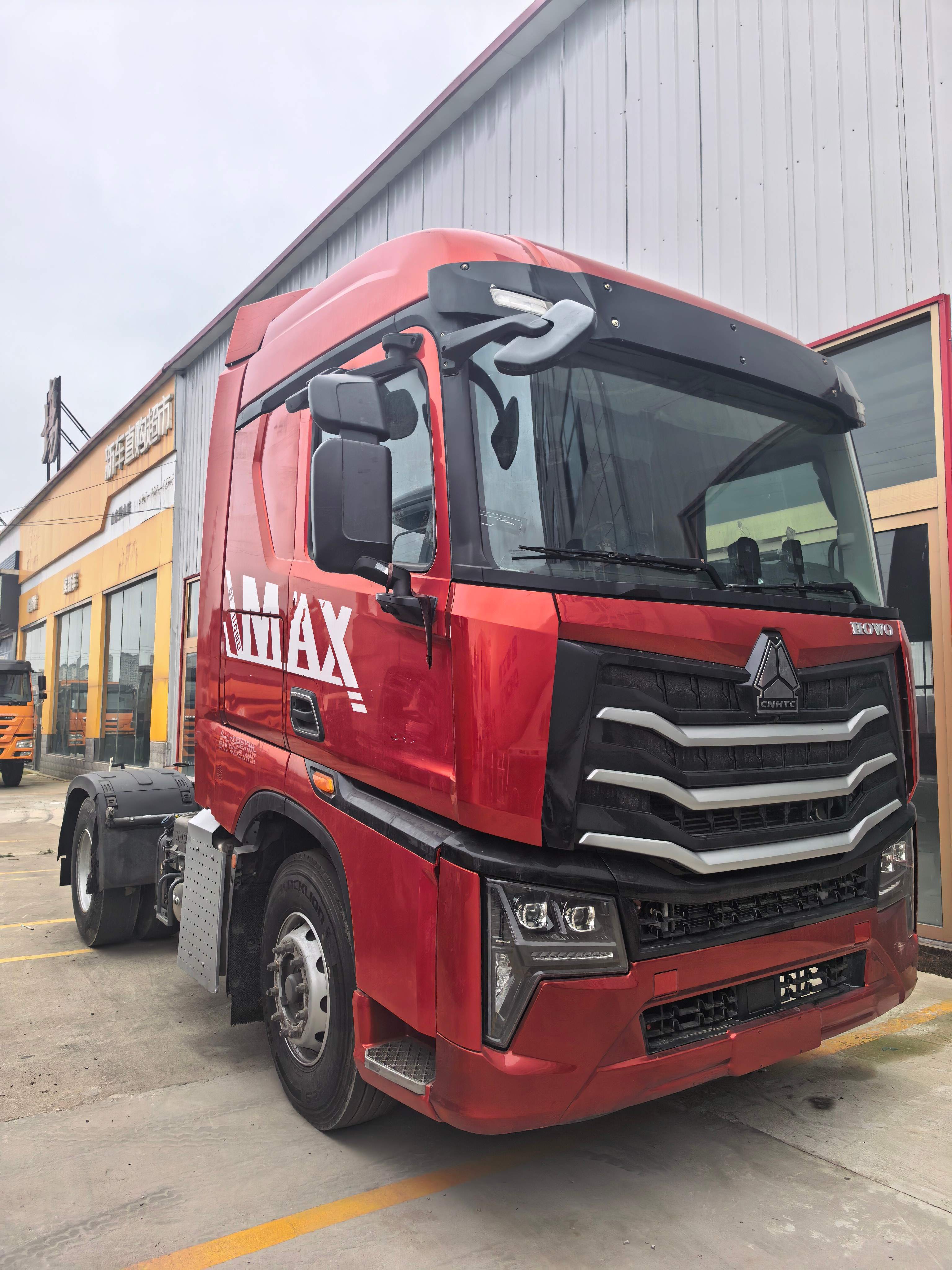 SINOTRUK HOWO 4×2 tractor head