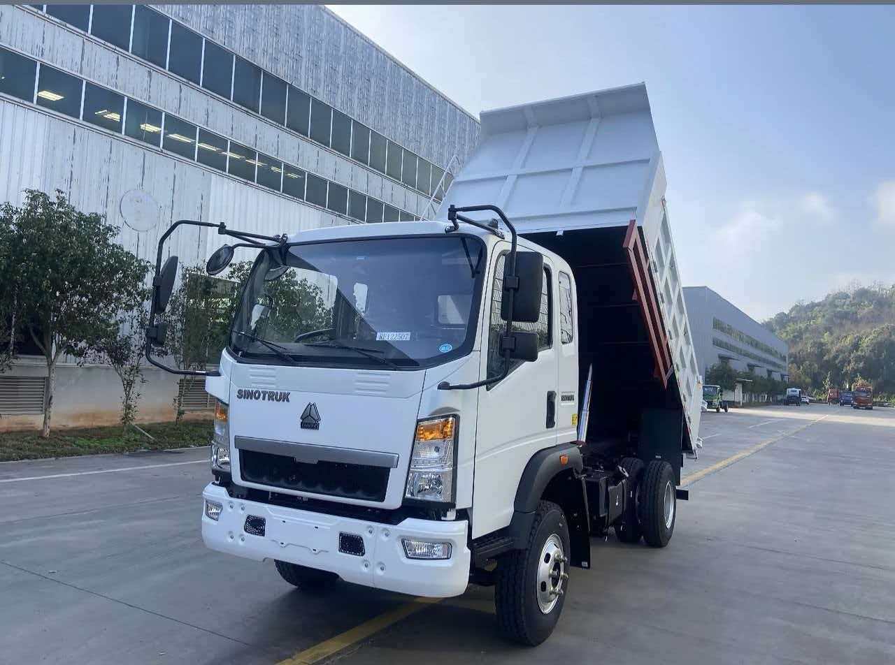 Howo mini light truck. Dump truck.