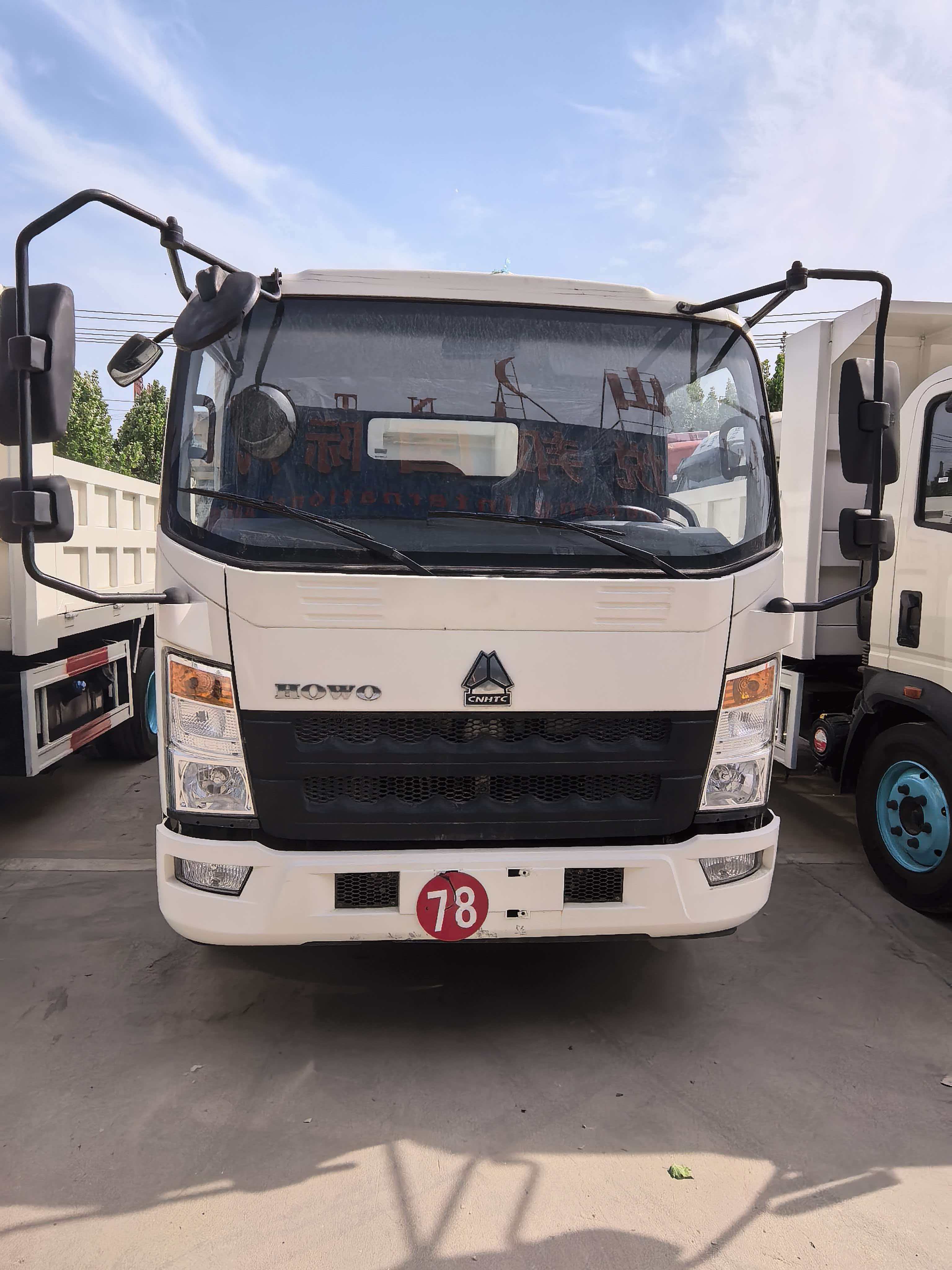 Howo mini light truck. Dump truck.