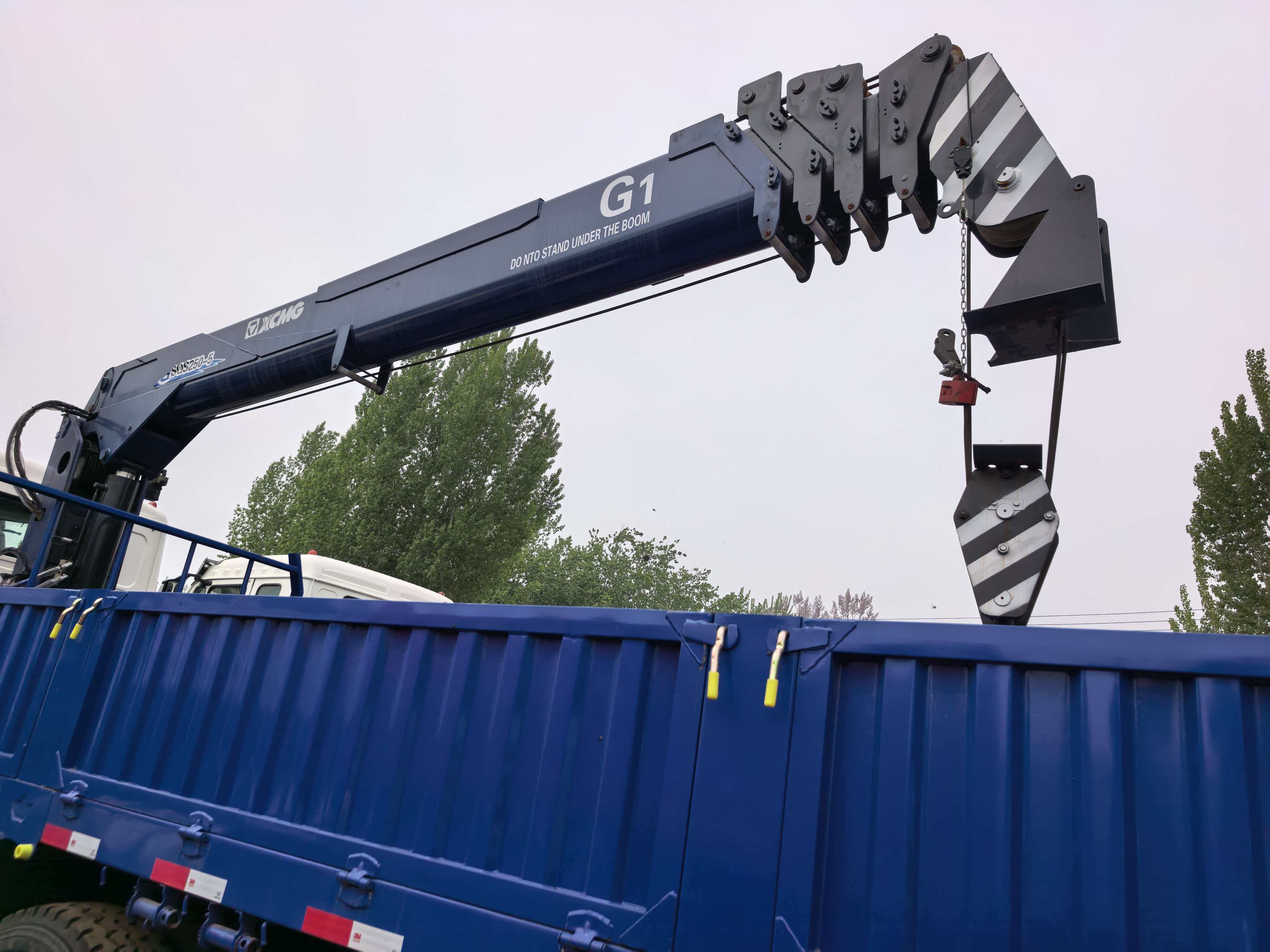 CYTS NX12-ton truck-mounted crane