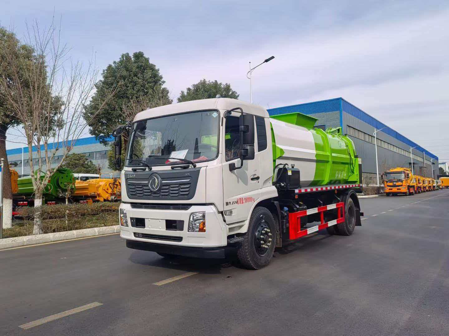 14-cubic-meter garbage truck from the East