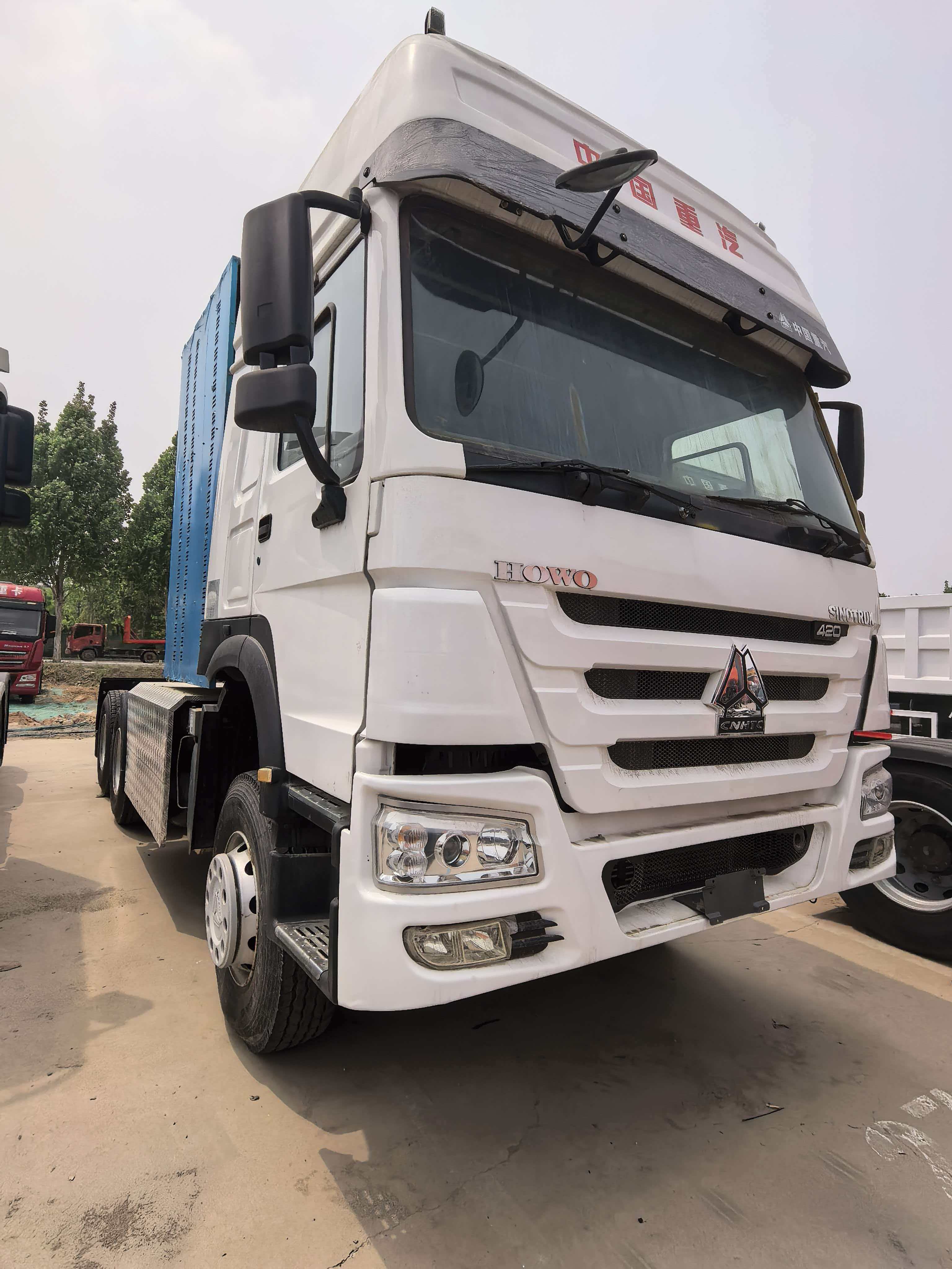Howo CNG tractor unit.