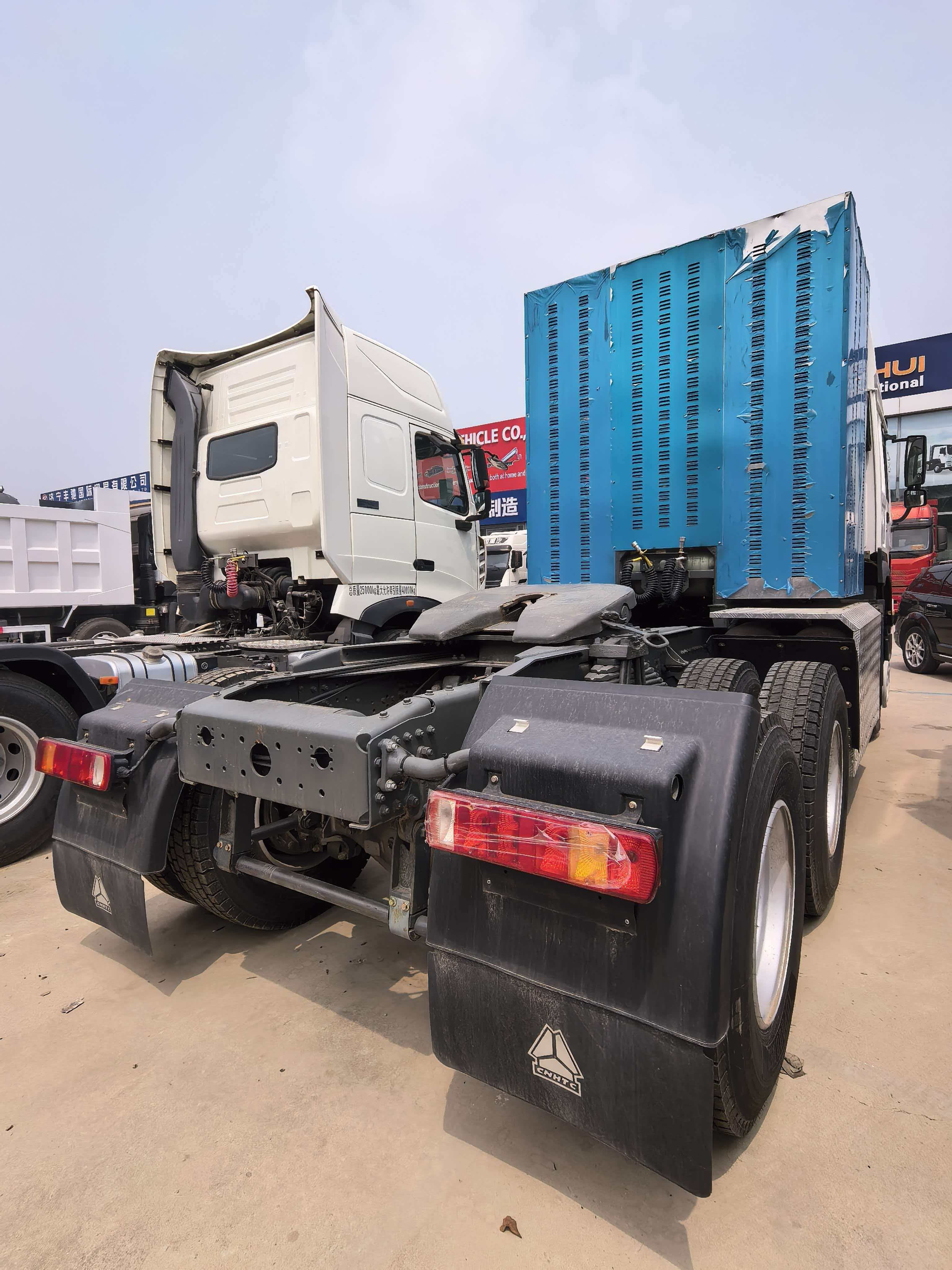 Howo CNG tractor unit.