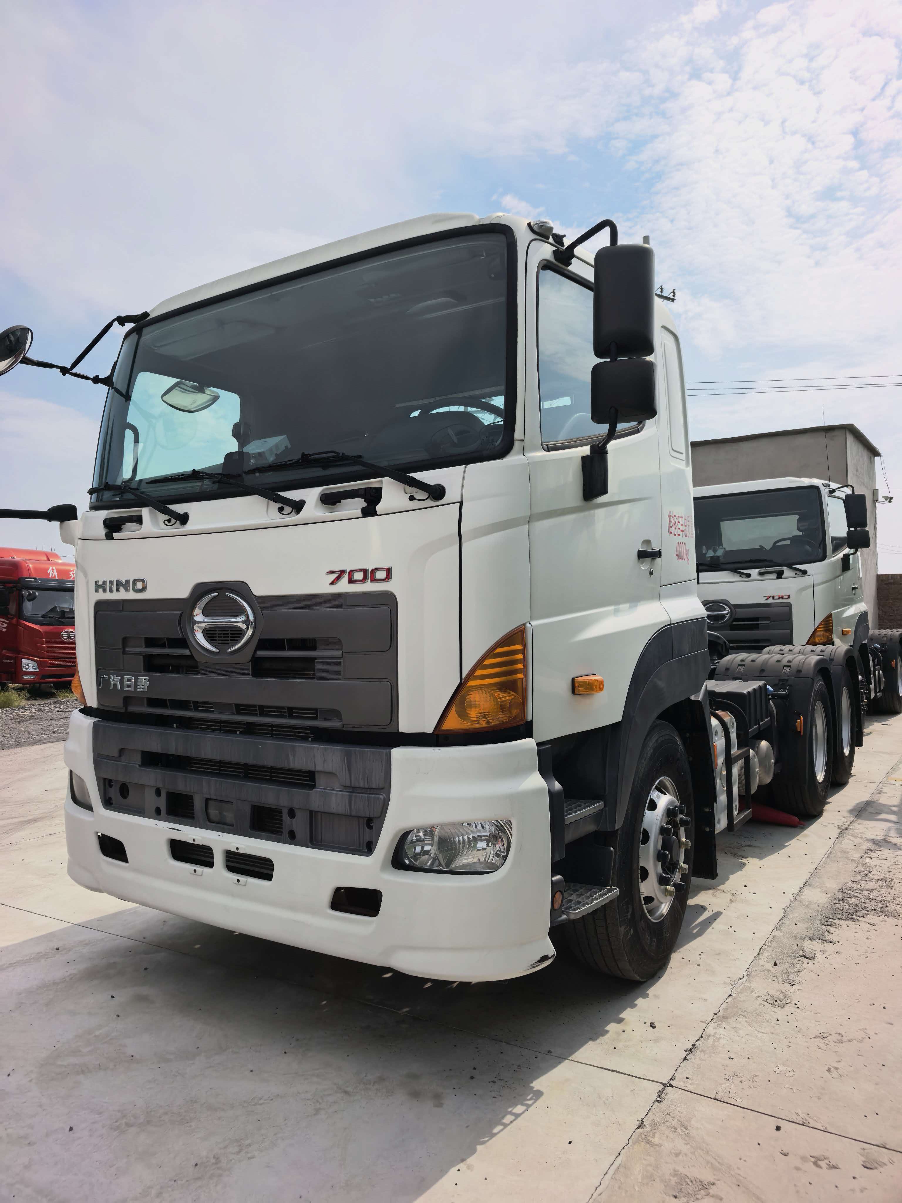 Hino Tractor Unit