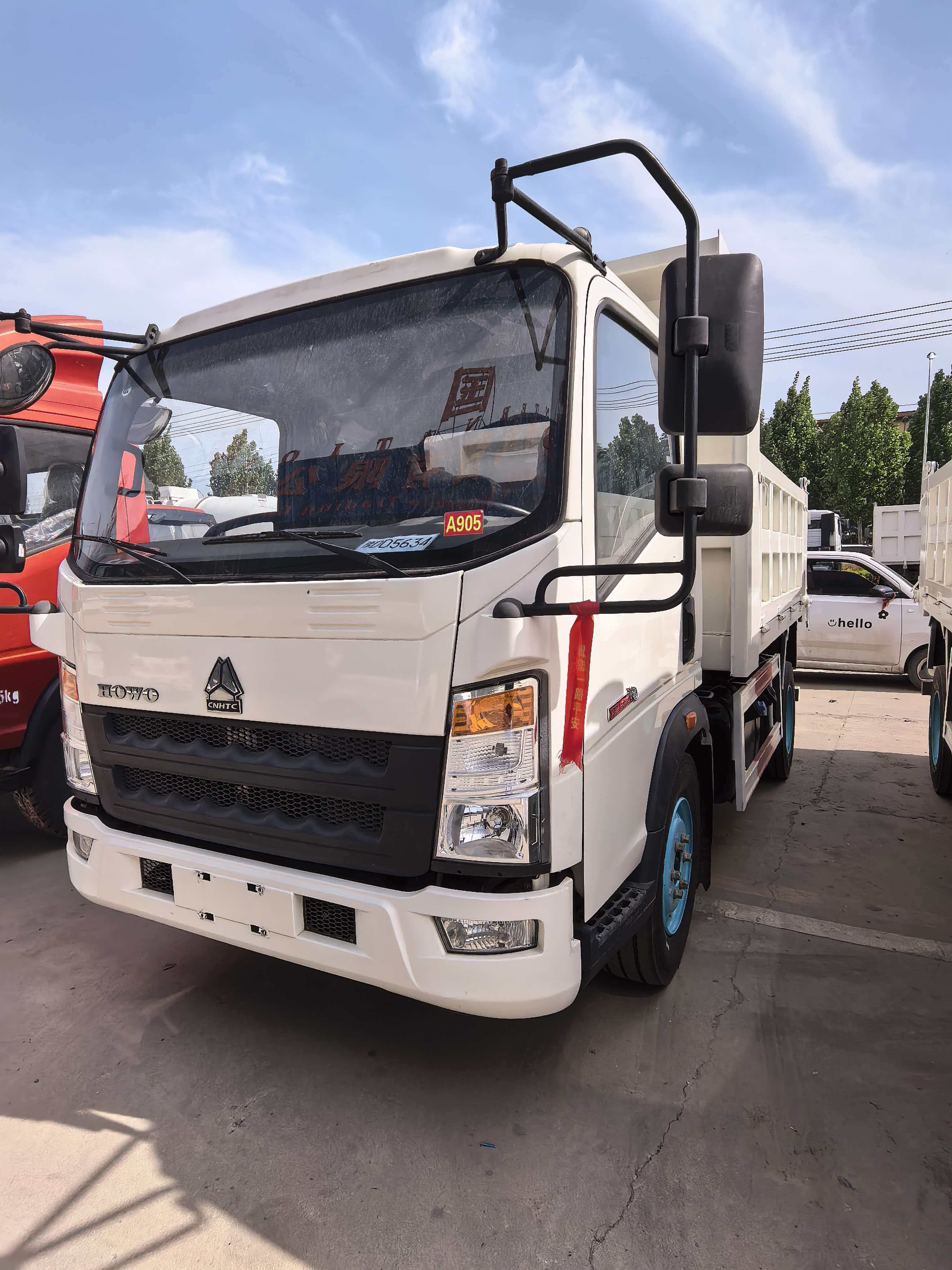 Howo mini light truck. Dump truck.