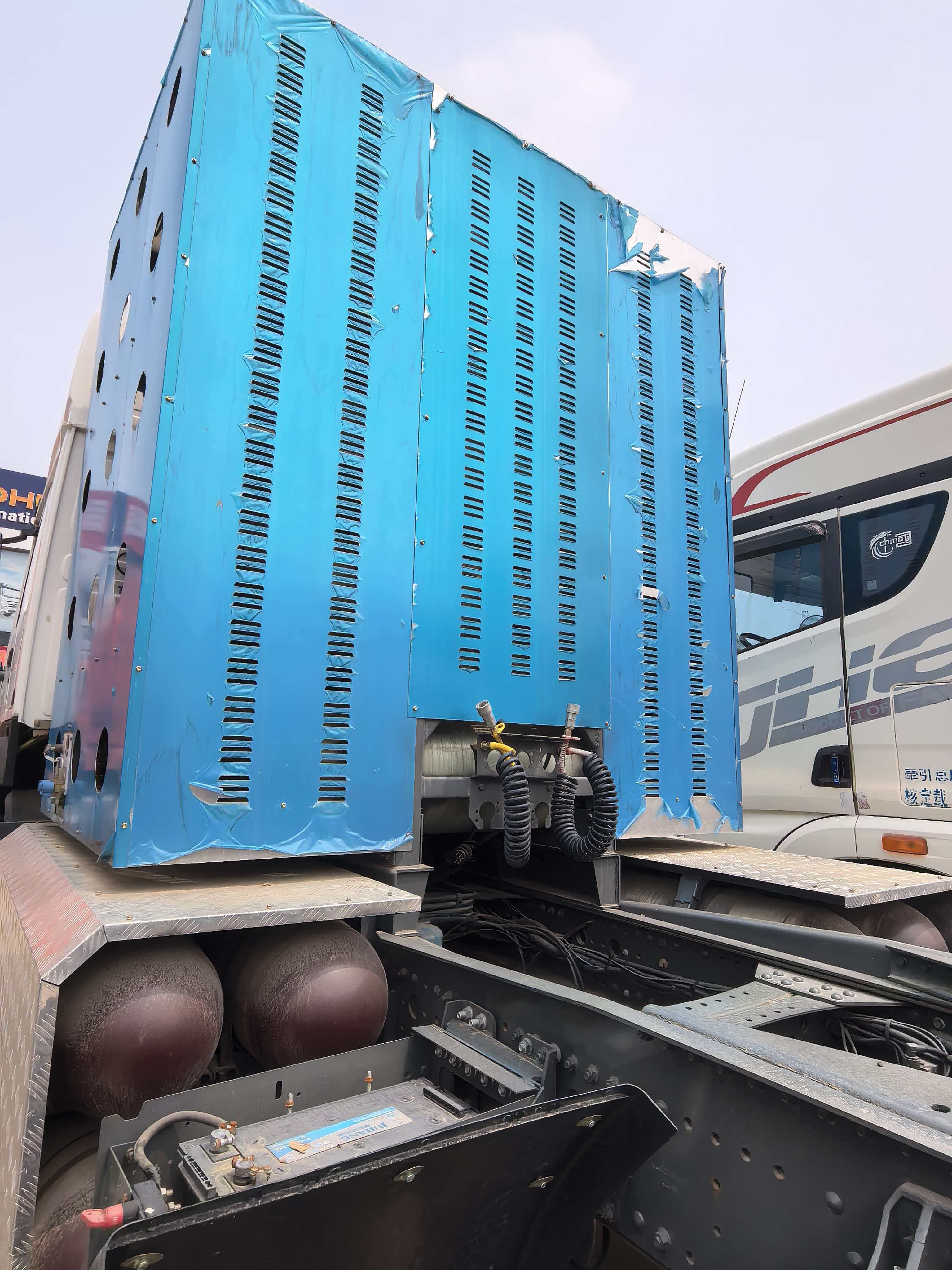 Howo CNG tractor unit.