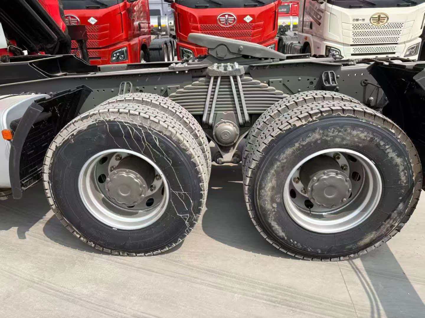 Trailer-mounted folding boom truck-mounted crane