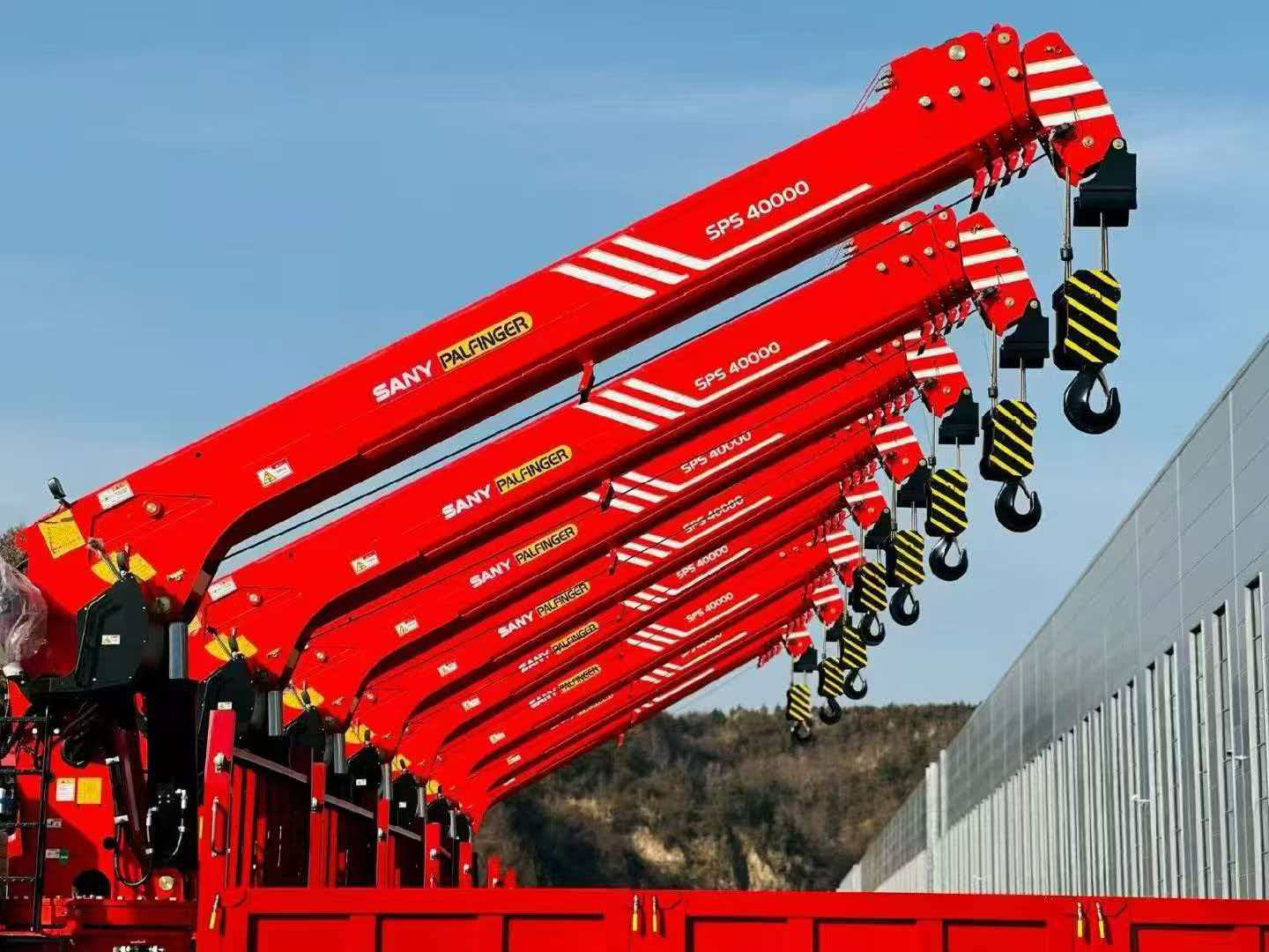 Truck-mounted crane display