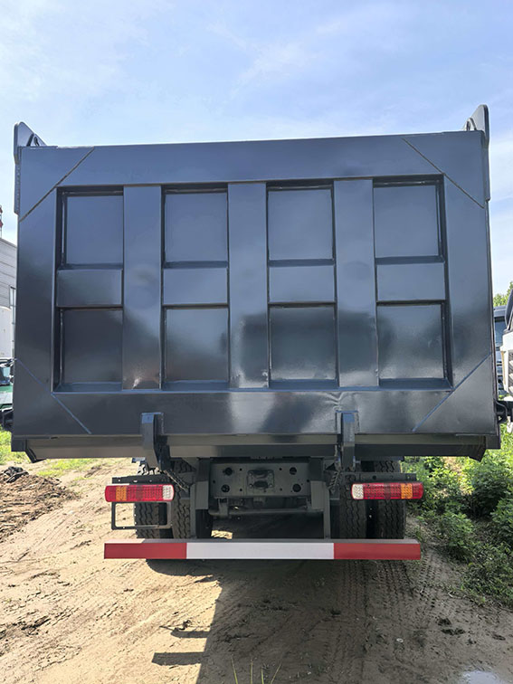 Howo dump truck with crane