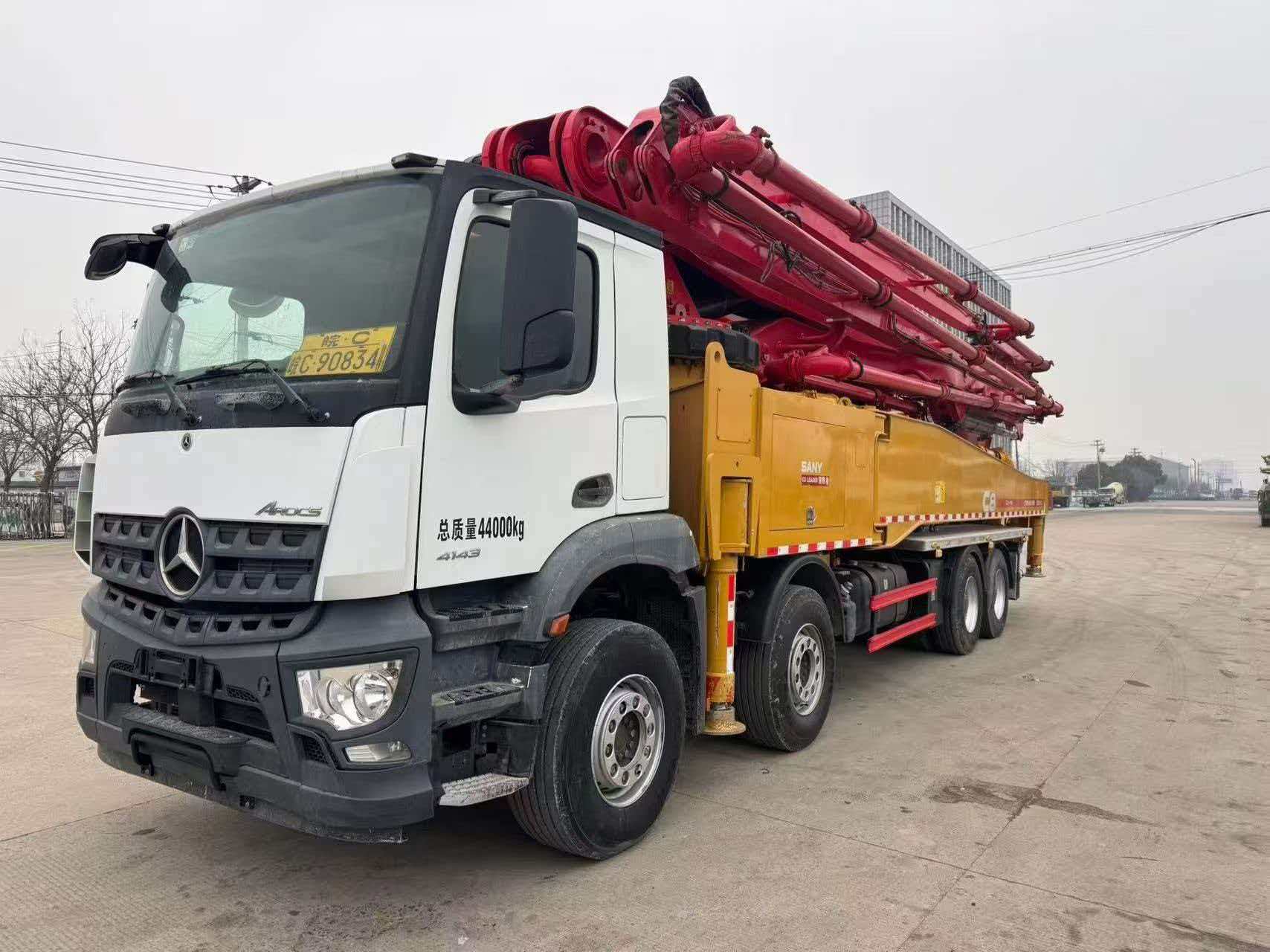 Mercedes chassis, Sany body 62 meters