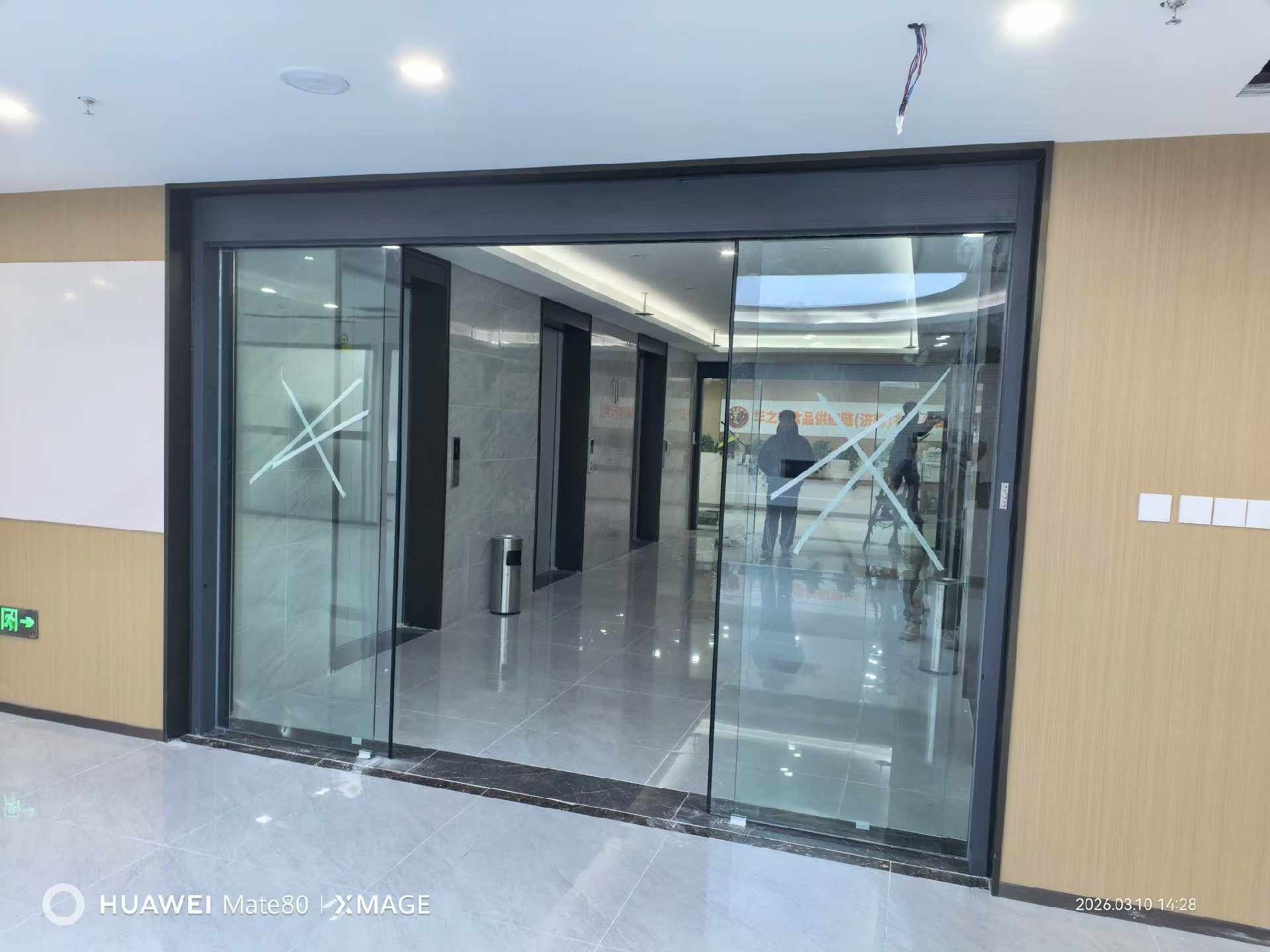 无边框自动门配刷脸系统