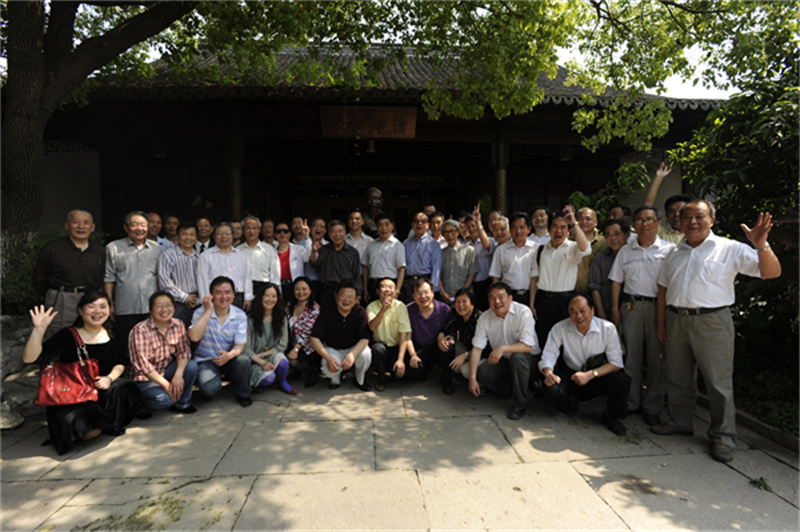 2011年5月11日，嘉兴钱镠文史研究会成立大会全体会员留影