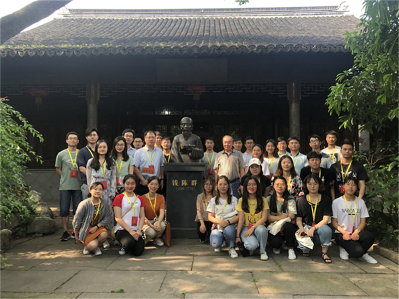 2019年6月14日，河海大学能源与电气学院党委副书记张春雷皆青年教师来清芬堂参观