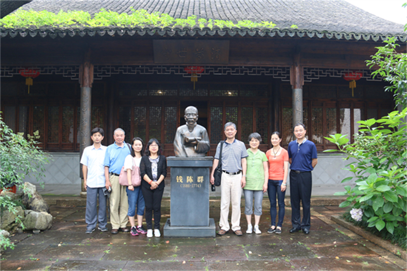2016年7月7日，钱正英传写作班子钱恂熊教授及钱正英秘书王松等人在清芬堂留影