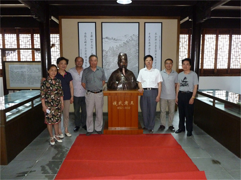 2014年6月14日，苏州钱镠文化研究会副会钱龙先、秘书长钱亘隆等来清芬堂参观