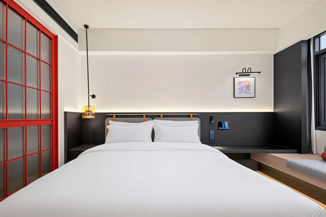 1mc0y12000rms4xh0E375_W_1280_853_R5