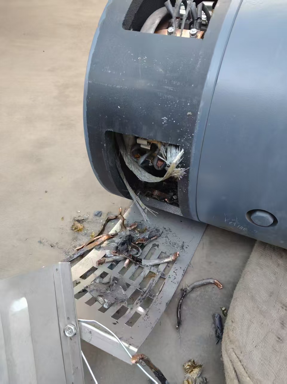 Series wound DC motor armature coil thrown out due to overspeed failure during no-load operation