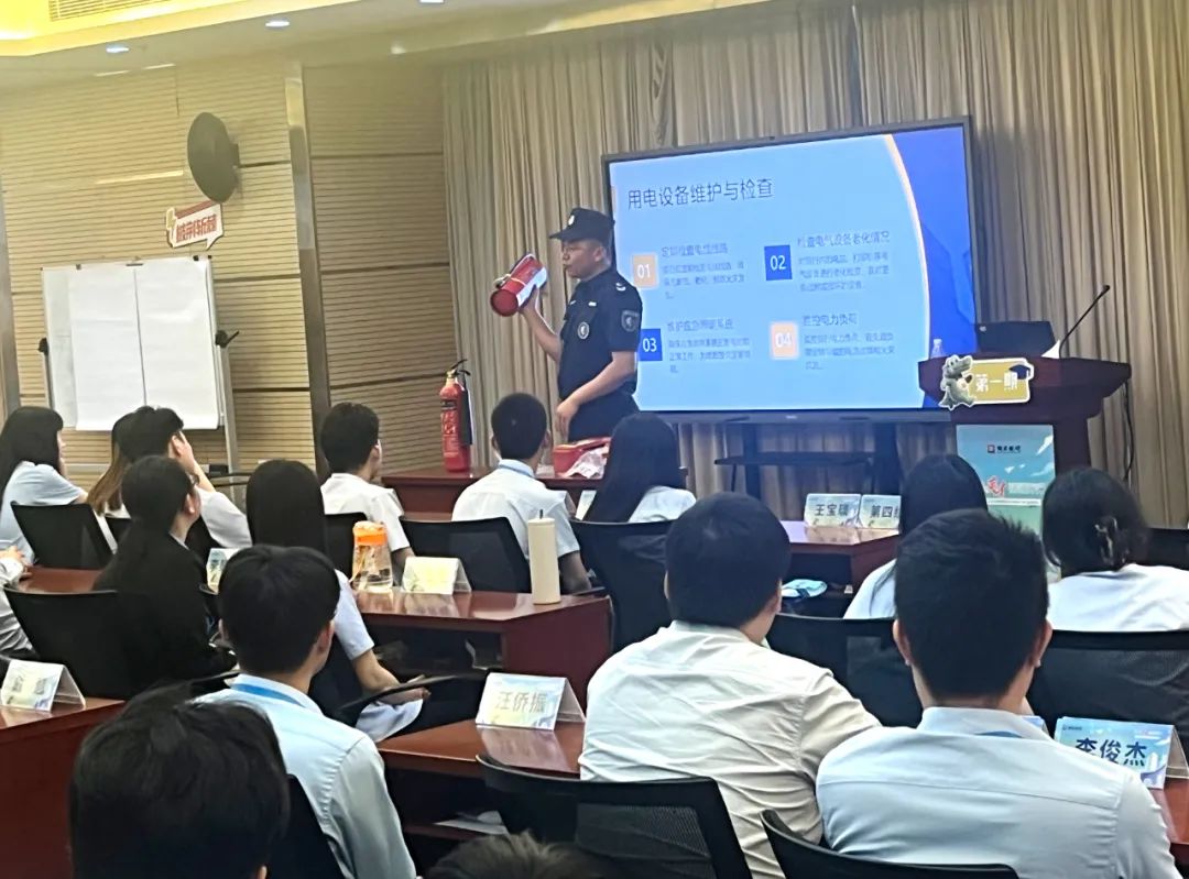 湖北银行培训中心2025年安全生产月消防培训