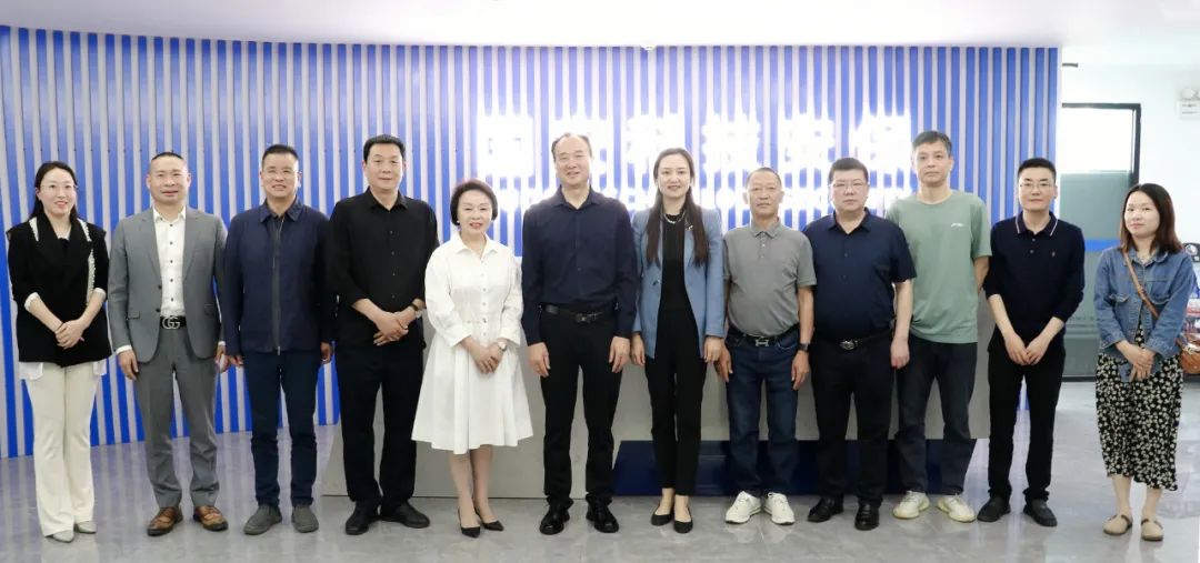 国安科技安保代表湖北省保安协会，与四川省保安协会领导会面交流