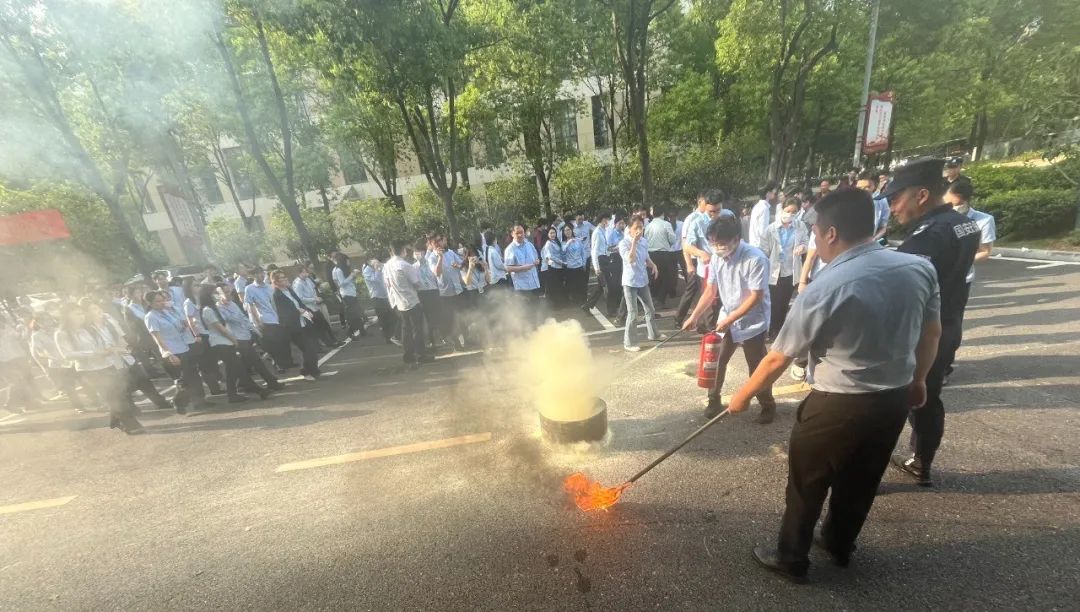 湖北银行培训中心2025年安全生产月消防培训