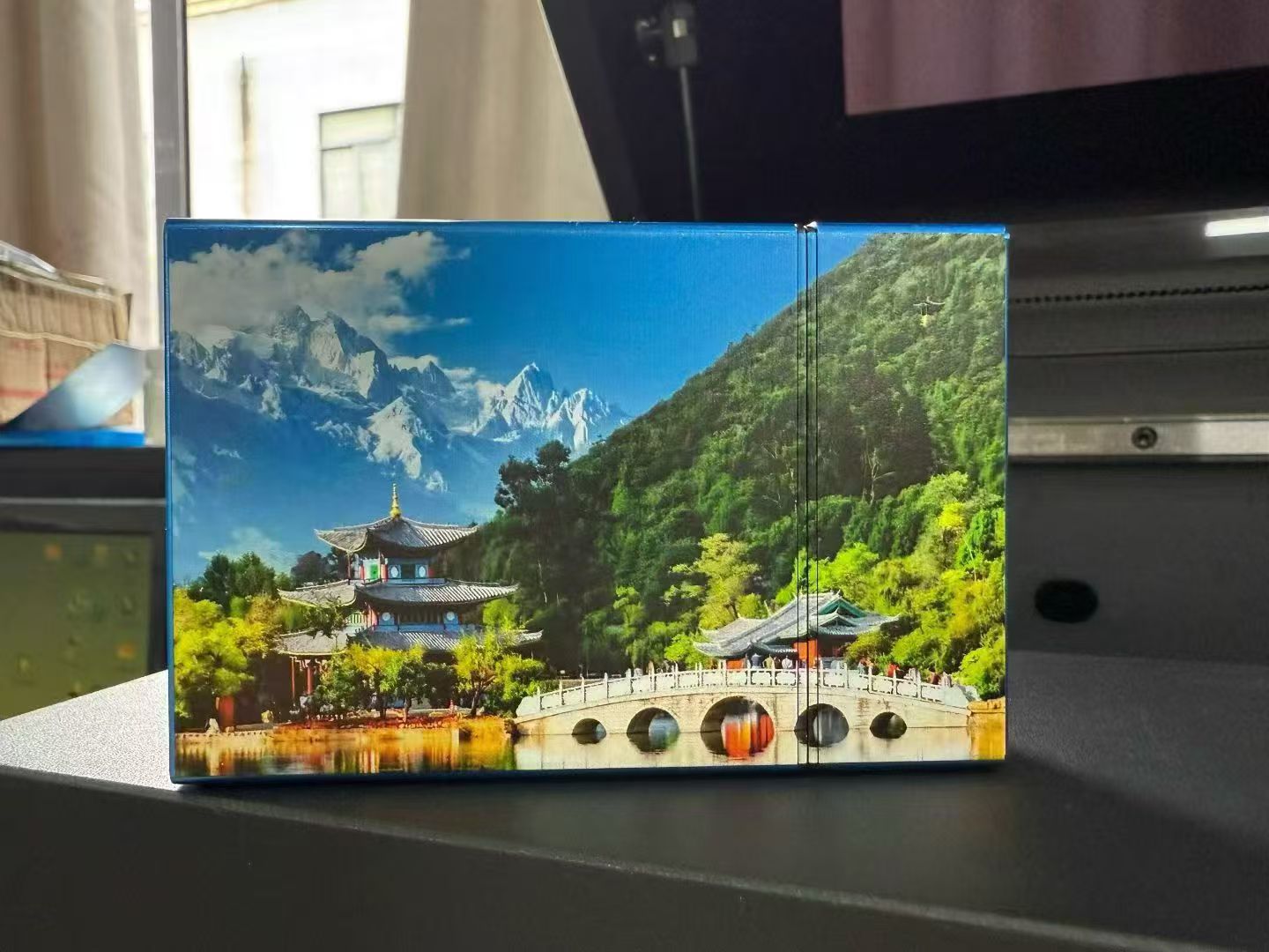 数码打印行业持续升级，工业UV平板打印机成为定制加工主流设备
