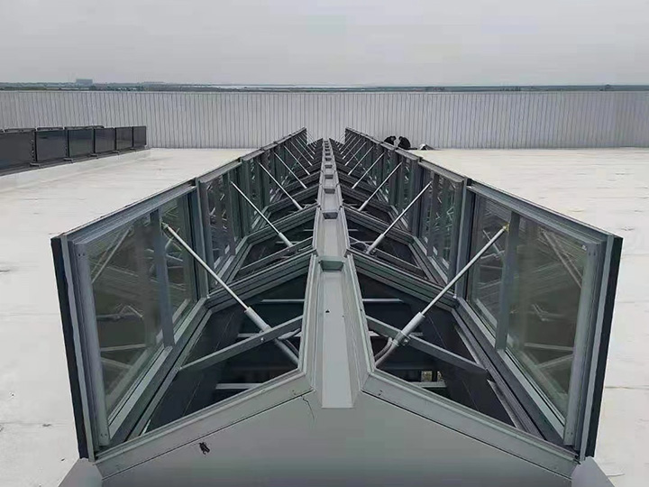 三角型排烟天窗1（江苏常州市溧阳市天目湖通用机场）