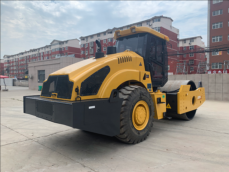 LTD720H/718H全液压双驱振动压路机