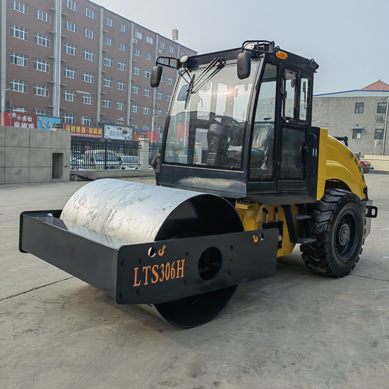 LTS306H-4/LTS308H-4全液压单钢轮振动压路机