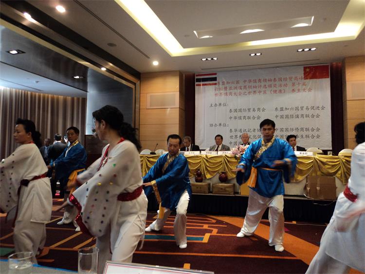 12-参加泰国国际贸易会表演五禽戏