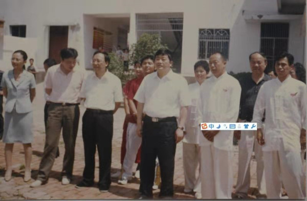 03-为纪念华佗诞辰表演五禽戏