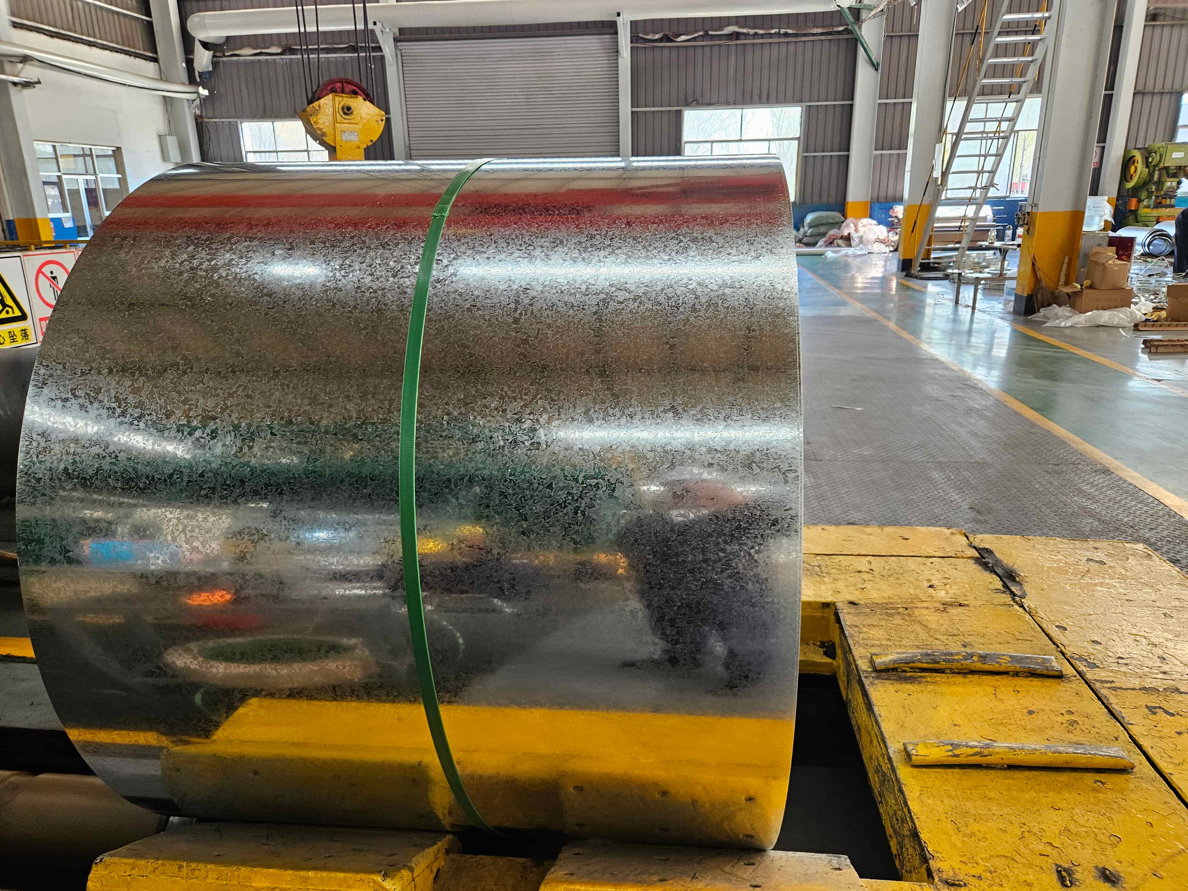 Flower-patterned galvanized coil