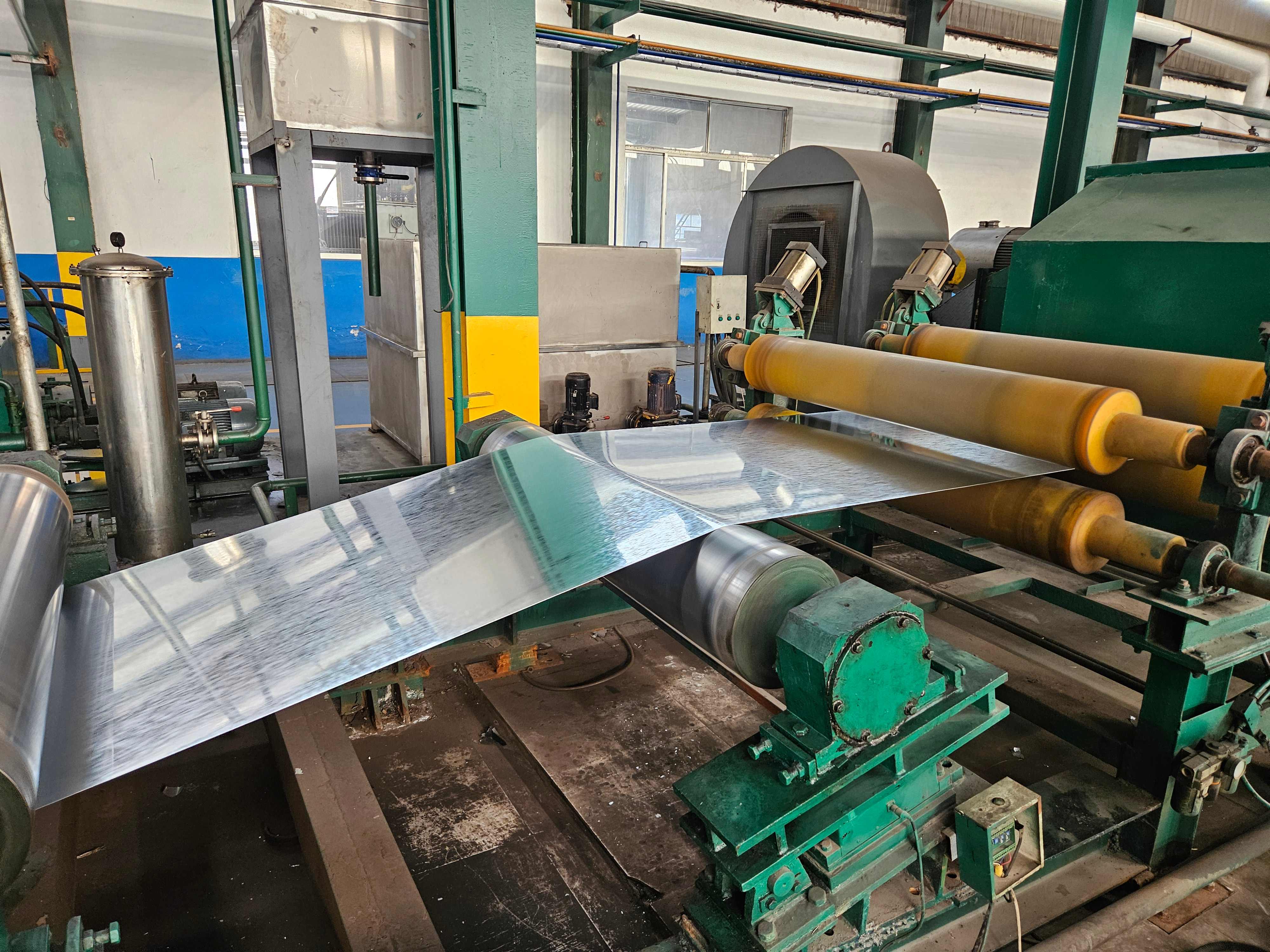 Flower-patterned galvanized coil