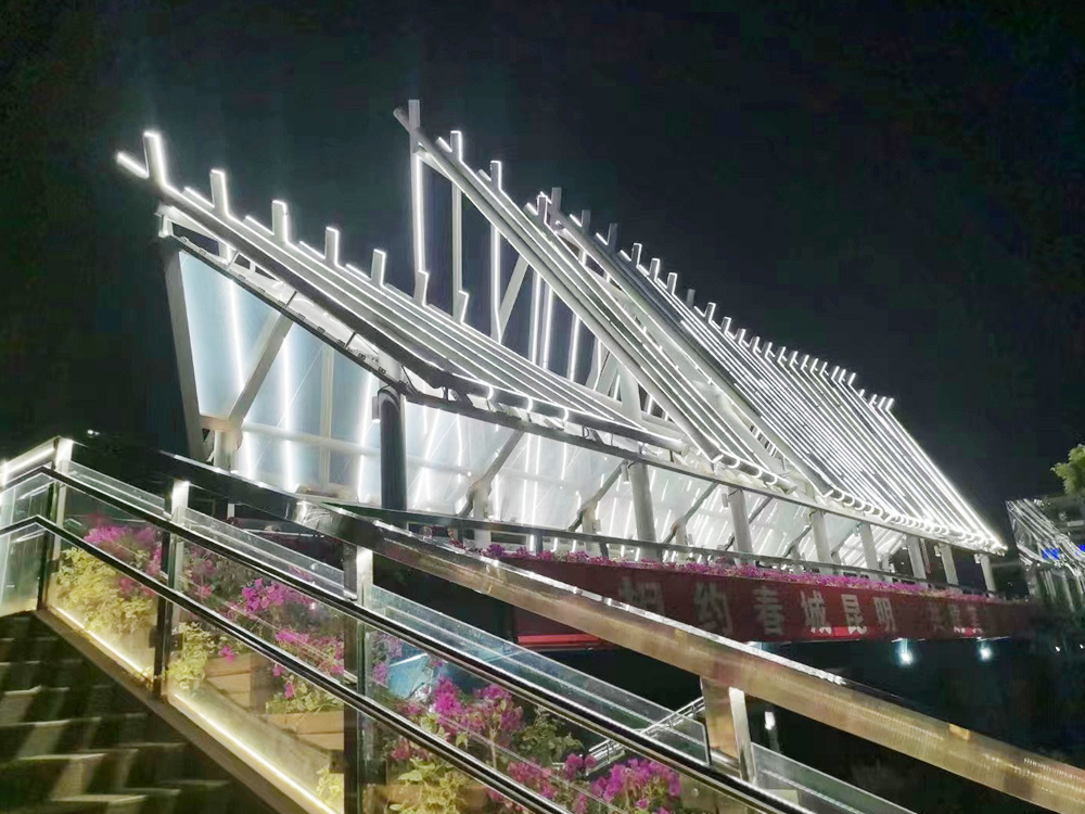 西山区胜利广场人行天桥
