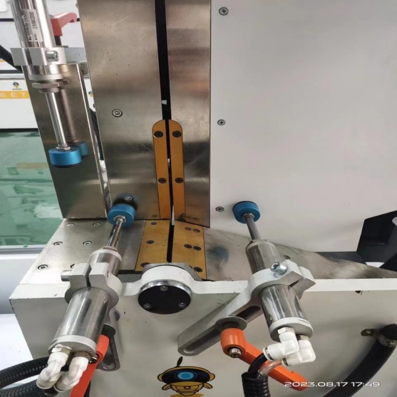 Aluminum profile 550 CNC double head precision cutting saw