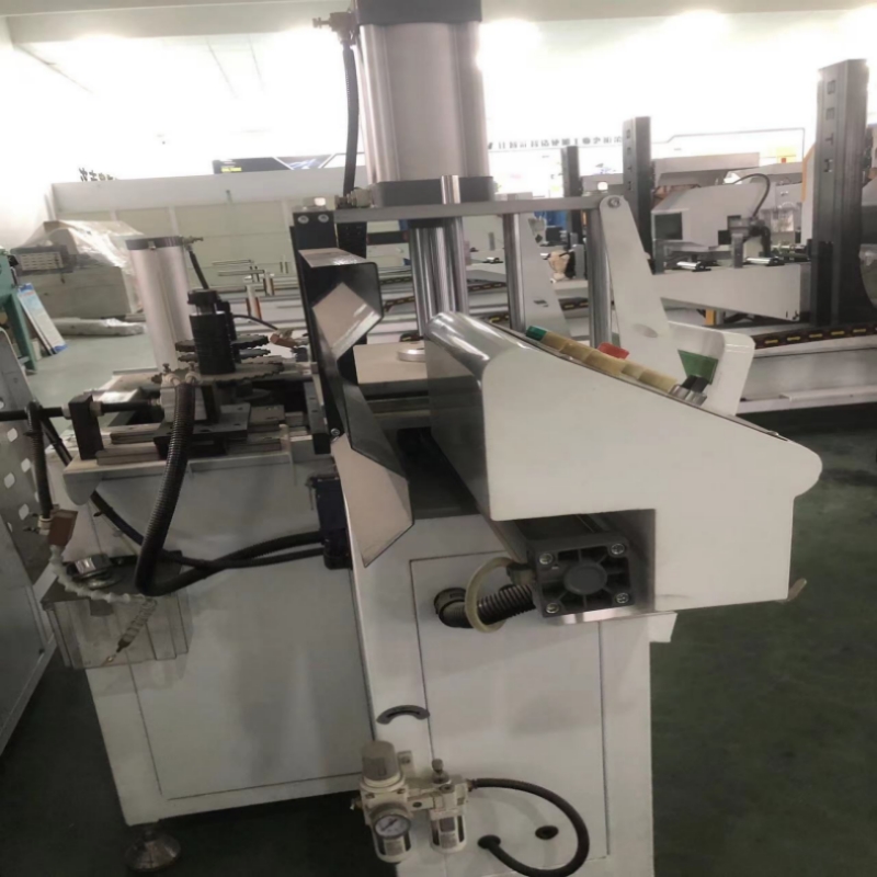 Medium size end face milling machine for aluminum profiles